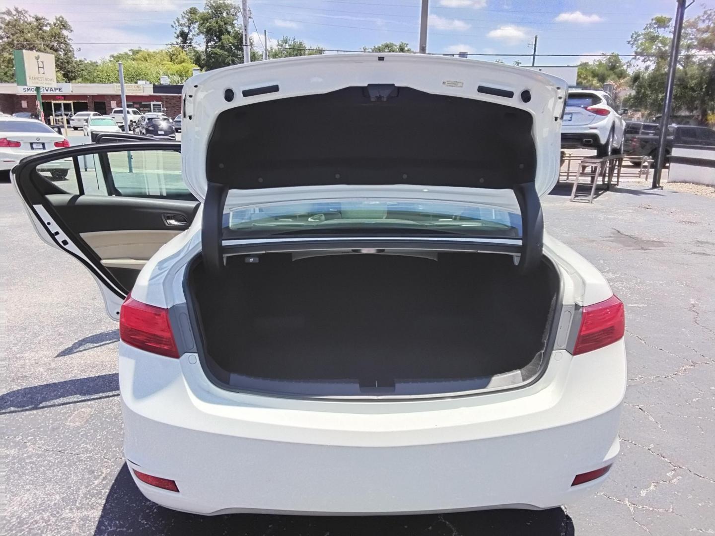2015 White /Beige Acura ILX 5-Spd AT w/ Technology Package (19VDE1F77FE) with an 2.0L L4 16V DOHC engine, 5-Speed Automatic transmission, located at 6112 N Florida Avenue, Tampa, FL, 33604, (888) 521-5131, 27.954929, -82.459534 - $499 down plus tax & tag. - Photo#4