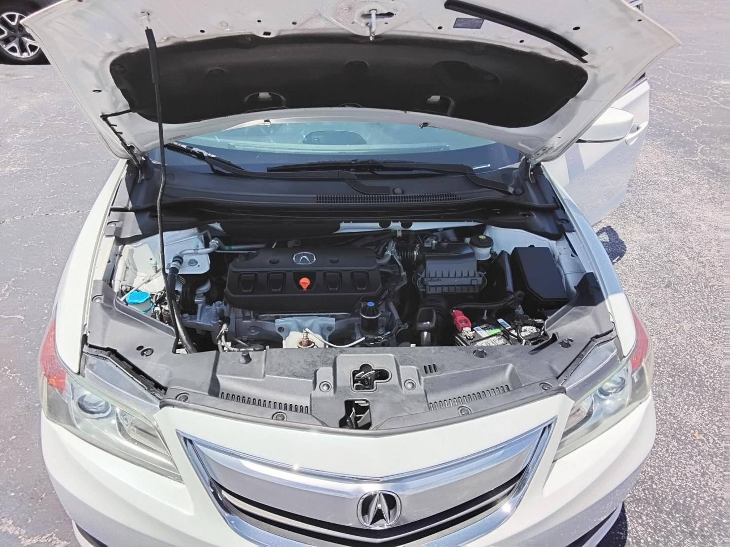 2015 White /Beige Acura ILX 5-Spd AT w/ Technology Package (19VDE1F77FE) with an 2.0L L4 16V DOHC engine, 5-Speed Automatic transmission, located at 6112 N Florida Avenue, Tampa, FL, 33604, (888) 521-5131, 27.954929, -82.459534 - $499 down plus tax & tag. - Photo#8
