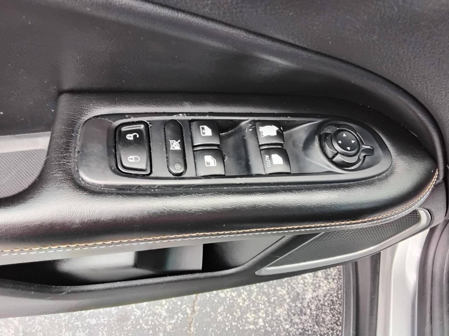 2018 SILVER /Black Jeep Compass Sport FWD (3C4NJCBB7JT) with an 2.4L L4 DOHC 16V engine, located at 6112 N Florida Avenue, Tampa, FL, 33604, (888) 521-5131, 27.954929, -82.459534 - $499 down plus tax & tag. - Photo#19