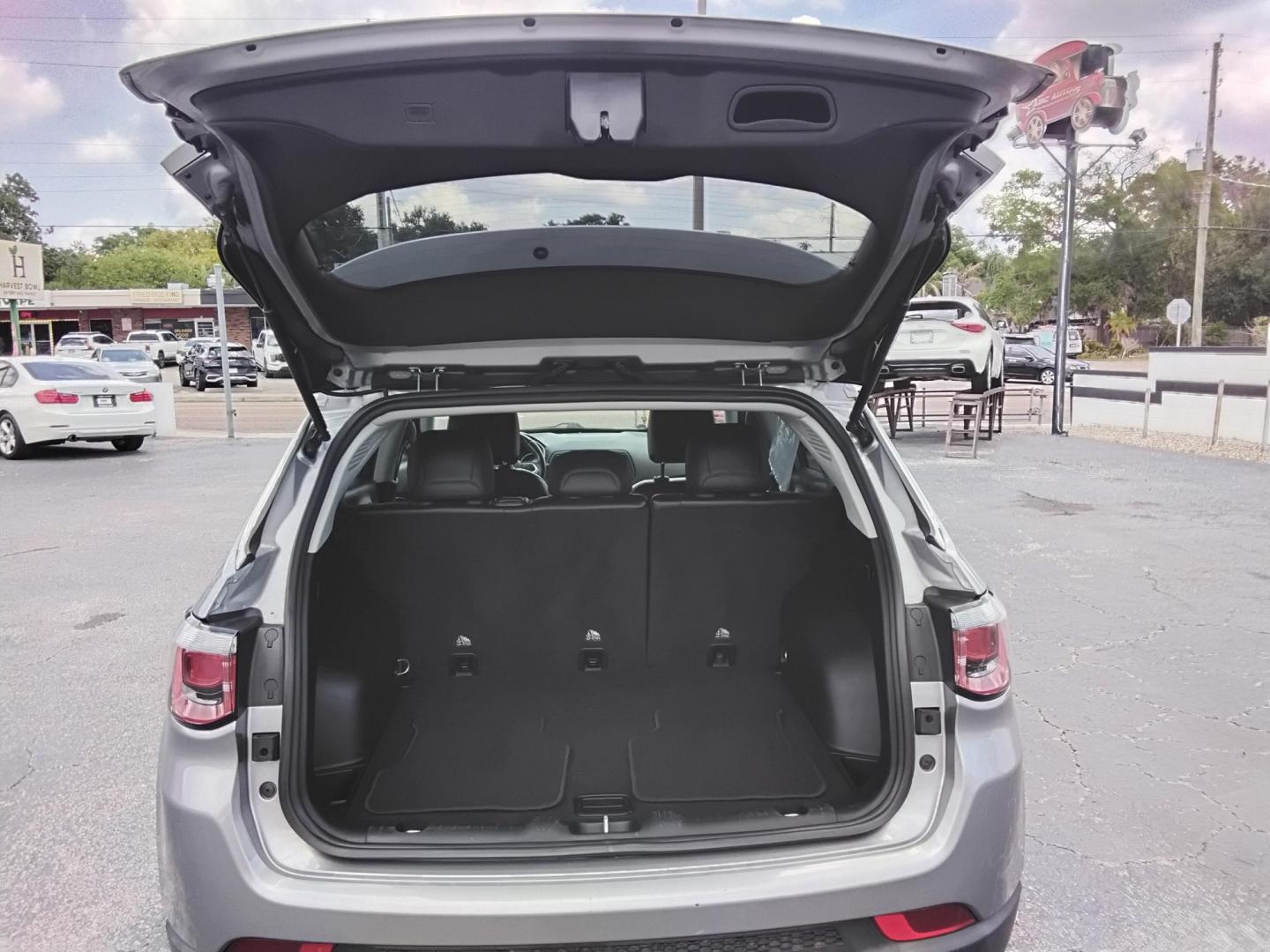 2018 SILVER /Black Jeep Compass Sport FWD (3C4NJCBB7JT) with an 2.4L L4 DOHC 16V engine, located at 6112 N Florida Avenue, Tampa, FL, 33604, (888) 521-5131, 27.954929, -82.459534 - $499 down plus tax & tag. - Photo#12