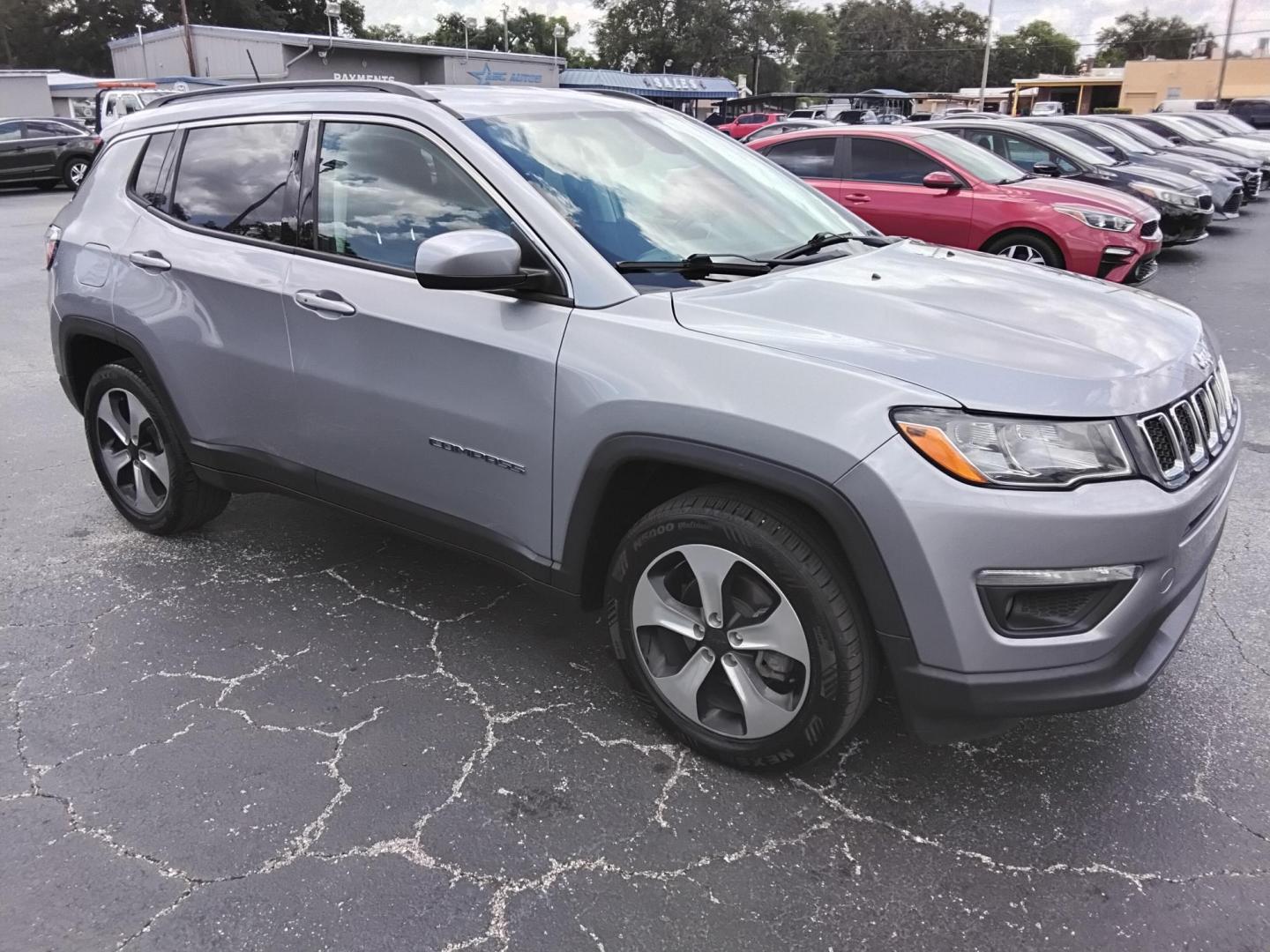 2018 SILVER /Black Jeep Compass Sport FWD (3C4NJCBB7JT) with an 2.4L L4 DOHC 16V engine, located at 6112 N Florida Avenue, Tampa, FL, 33604, (888) 521-5131, 27.954929, -82.459534 - $499 down plus tax & tag. - Photo#3