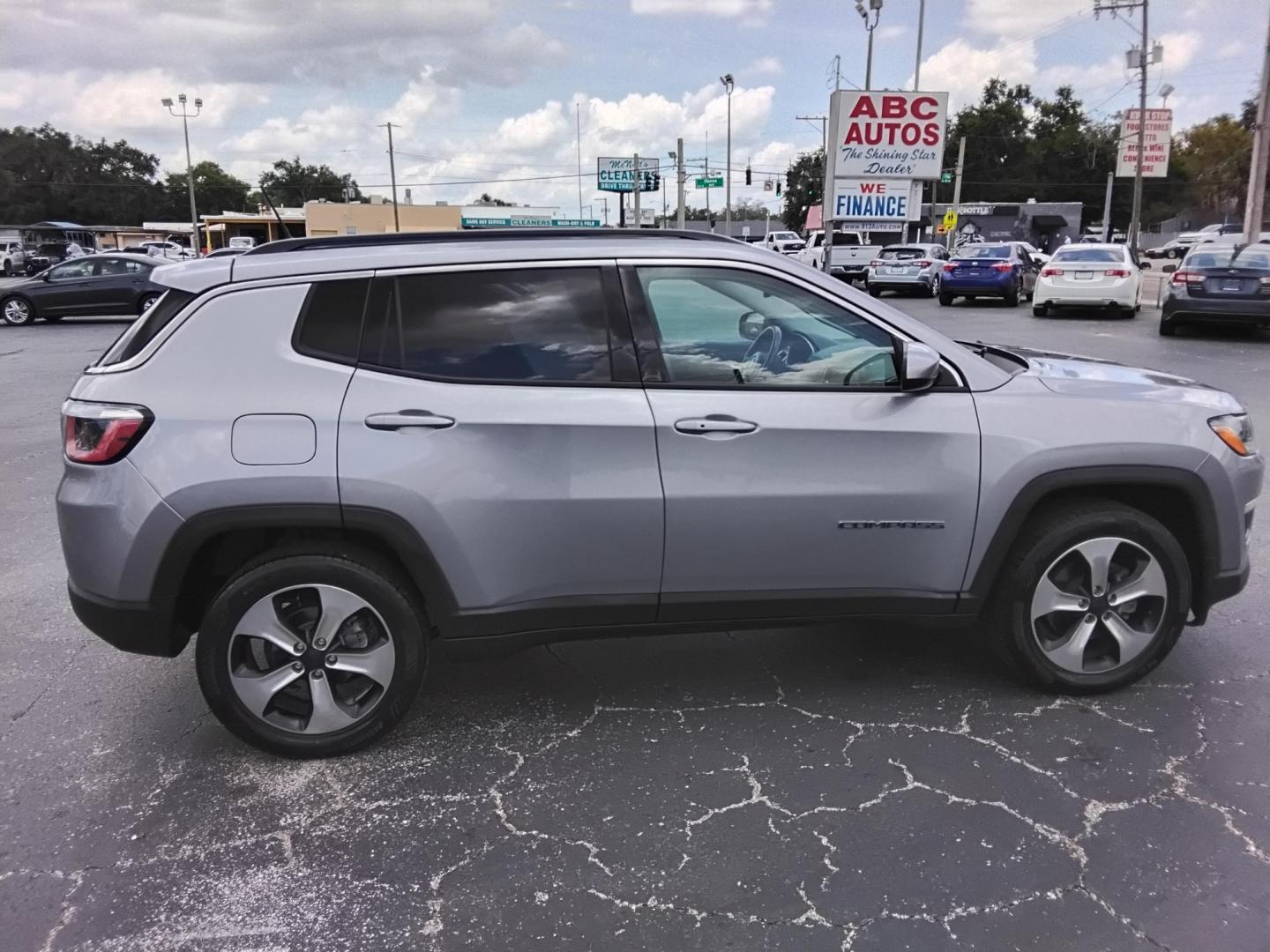 2018 SILVER /Black Jeep Compass Sport FWD (3C4NJCBB7JT) with an 2.4L L4 DOHC 16V engine, located at 6112 N Florida Avenue, Tampa, FL, 33604, (888) 521-5131, 27.954929, -82.459534 - $499 down plus tax & tag. - Photo#5
