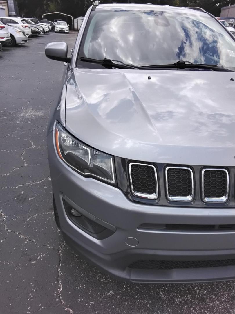 2018 SILVER /Black Jeep Compass Sport FWD (3C4NJCBB7JT) with an 2.4L L4 DOHC 16V engine, located at 6112 N Florida Avenue, Tampa, FL, 33604, (888) 521-5131, 27.954929, -82.459534 - $499 down plus tax & tag. - Photo#7