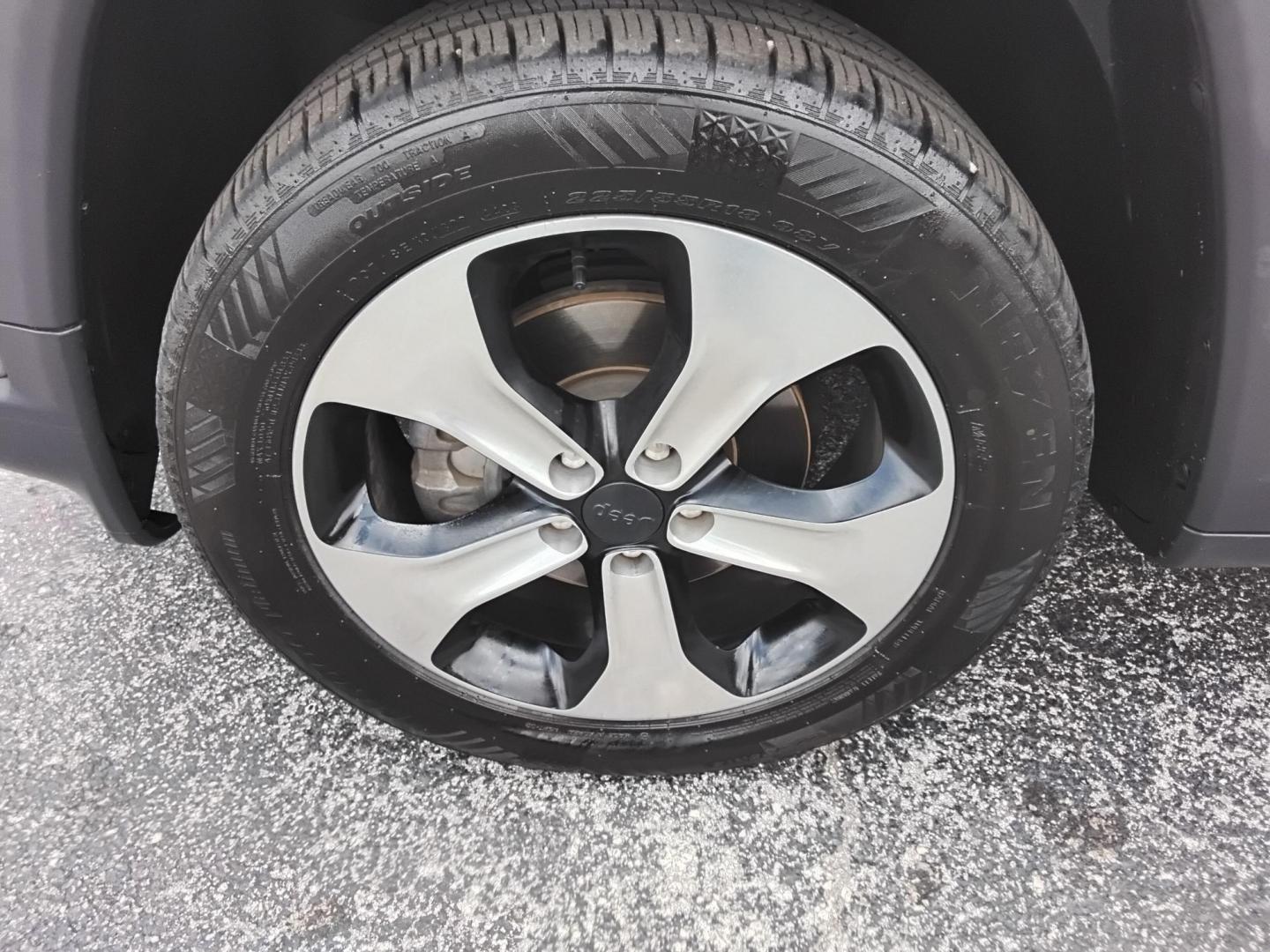 2018 SILVER /Black Jeep Compass Sport FWD (3C4NJCBB7JT) with an 2.4L L4 DOHC 16V engine, located at 6112 N Florida Avenue, Tampa, FL, 33604, (888) 521-5131, 27.954929, -82.459534 - $499 down plus tax & tag. - Photo#22