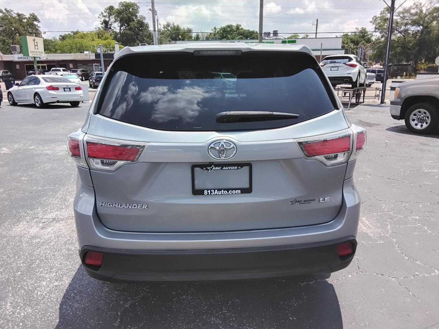 2015 SILVER /Grey Toyota Highlander LE FWD I4 (5TDZARFH8FS) with an 2.7L L4 DOHC 16V engine, 6-Speed Automatic transmission, located at 6112 N Florida Avenue, Tampa, FL, 33604, (888) 521-5131, 27.954929, -82.459534 - $499 down plus tax & tag.- Photo#12