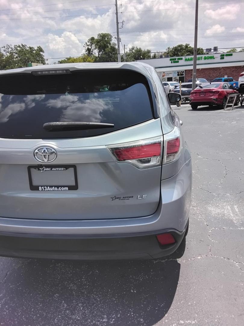 2015 SILVER /Grey Toyota Highlander LE FWD I4 (5TDZARFH8FS) with an 2.7L L4 DOHC 16V engine, 6-Speed Automatic transmission, located at 6112 N Florida Avenue, Tampa, FL, 33604, (888) 521-5131, 27.954929, -82.459534 - $499 down plus tax & tag.- Photo#9