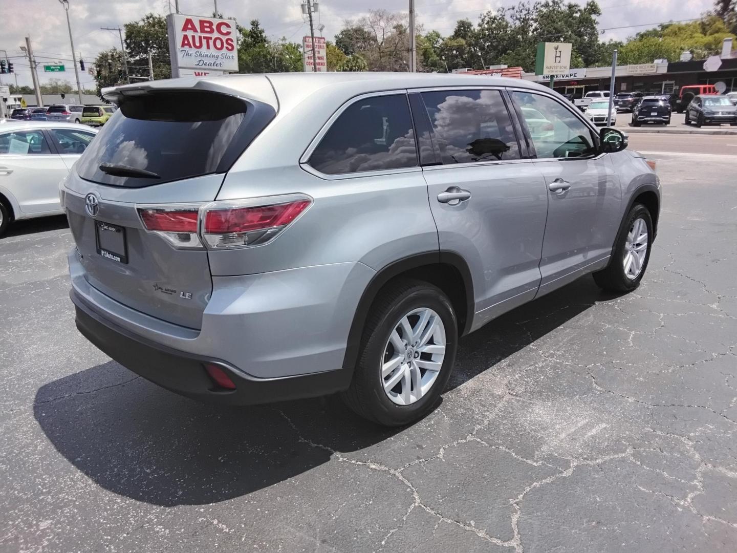2015 SILVER /Grey Toyota Highlander LE FWD I4 (5TDZARFH8FS) with an 2.7L L4 DOHC 16V engine, 6-Speed Automatic transmission, located at 6112 N Florida Avenue, Tampa, FL, 33604, (888) 521-5131, 27.954929, -82.459534 - $499 down plus tax & tag.- Photo#11
