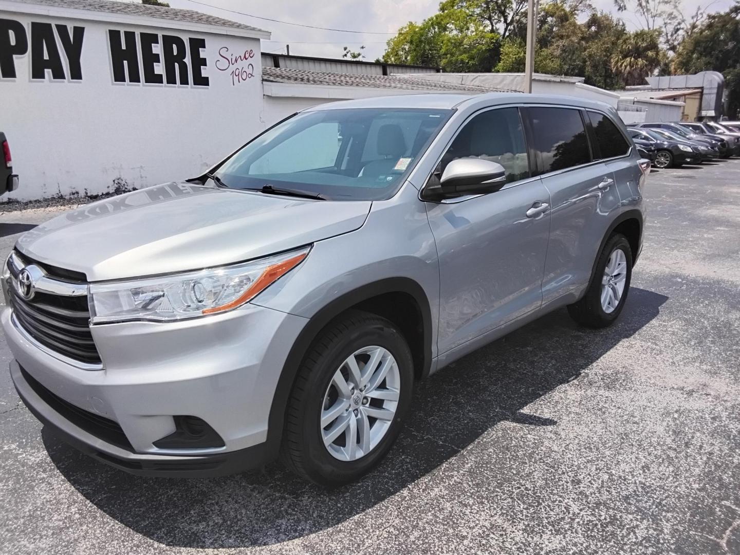2015 SILVER /Grey Toyota Highlander LE FWD I4 (5TDZARFH8FS) with an 2.7L L4 DOHC 16V engine, 6-Speed Automatic transmission, located at 6112 N Florida Avenue, Tampa, FL, 33604, (888) 521-5131, 27.954929, -82.459534 - $499 down plus tax & tag.- Photo#6