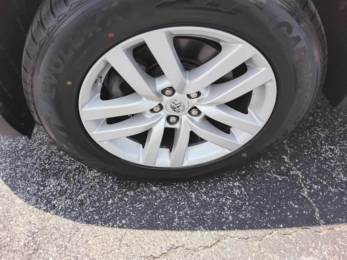 2015 SILVER /Grey Toyota Highlander LE FWD I4 (5TDZARFH8FS) with an 2.7L L4 DOHC 16V engine, 6-Speed Automatic transmission, located at 6112 N Florida Avenue, Tampa, FL, 33604, (888) 521-5131, 27.954929, -82.459534 - $499 down plus tax & tag.- Photo#22