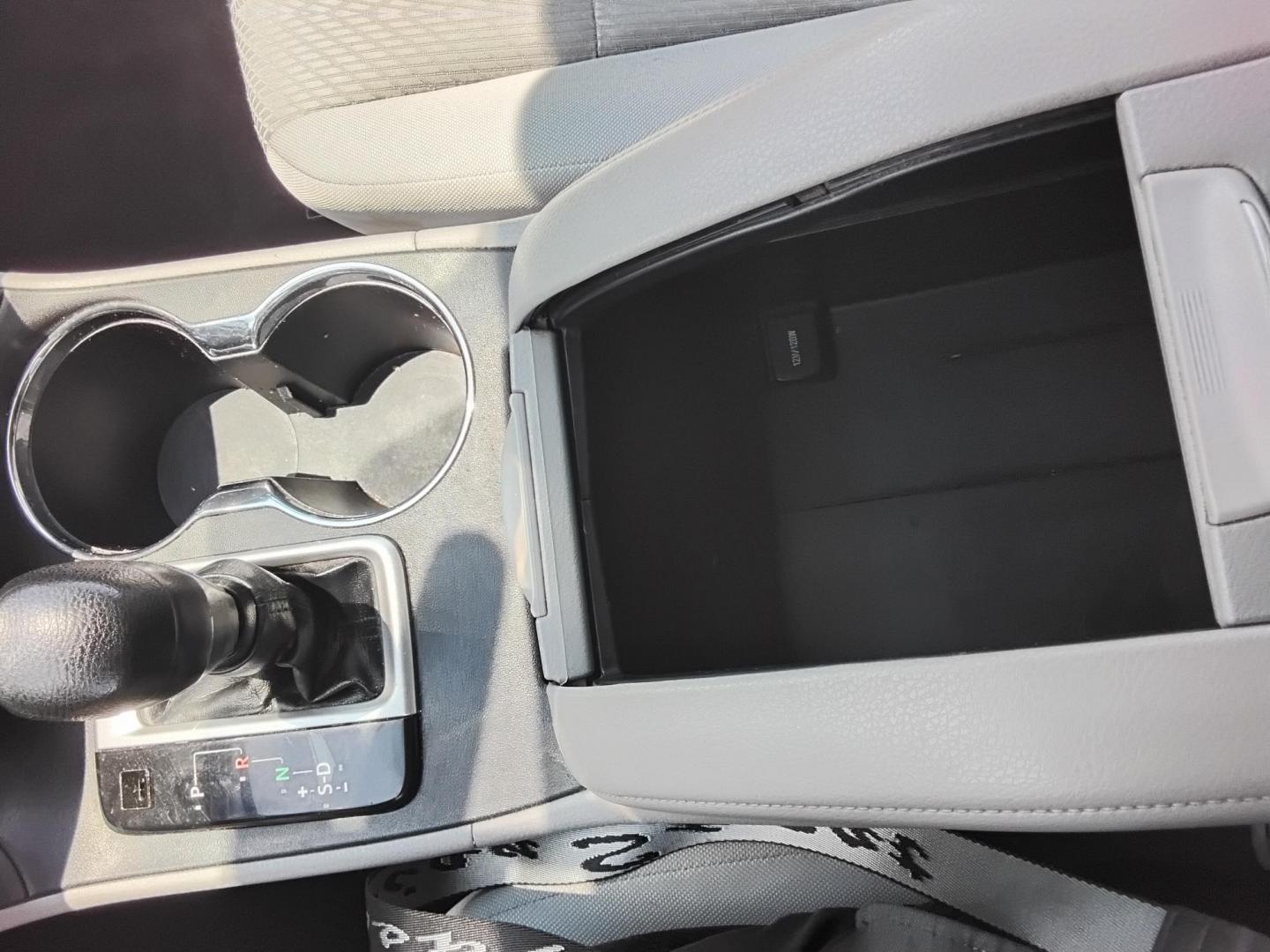 2015 SILVER /Grey Toyota Highlander LE FWD I4 (5TDZARFH8FS) with an 2.7L L4 DOHC 16V engine, 6-Speed Automatic transmission, located at 6112 N Florida Avenue, Tampa, FL, 33604, (888) 521-5131, 27.954929, -82.459534 - $499 down plus tax & tag.- Photo#19