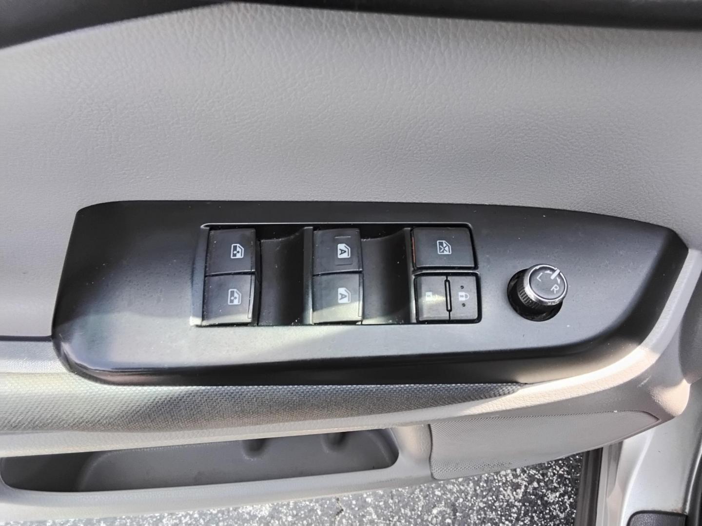 2015 SILVER /Grey Toyota Highlander LE FWD I4 (5TDZARFH8FS) with an 2.7L L4 DOHC 16V engine, 6-Speed Automatic transmission, located at 6112 N Florida Avenue, Tampa, FL, 33604, (888) 521-5131, 27.954929, -82.459534 - $499 down plus tax & tag.- Photo#18