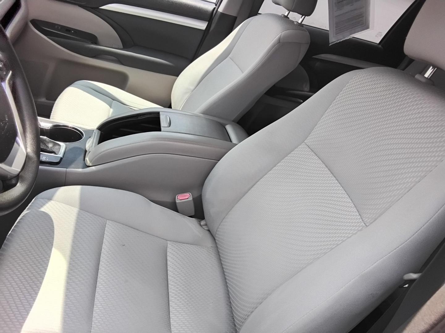 2015 SILVER /Grey Toyota Highlander LE FWD I4 (5TDZARFH8FS) with an 2.7L L4 DOHC 16V engine, 6-Speed Automatic transmission, located at 6112 N Florida Avenue, Tampa, FL, 33604, (888) 521-5131, 27.954929, -82.459534 - $499 down plus tax & tag.- Photo#20