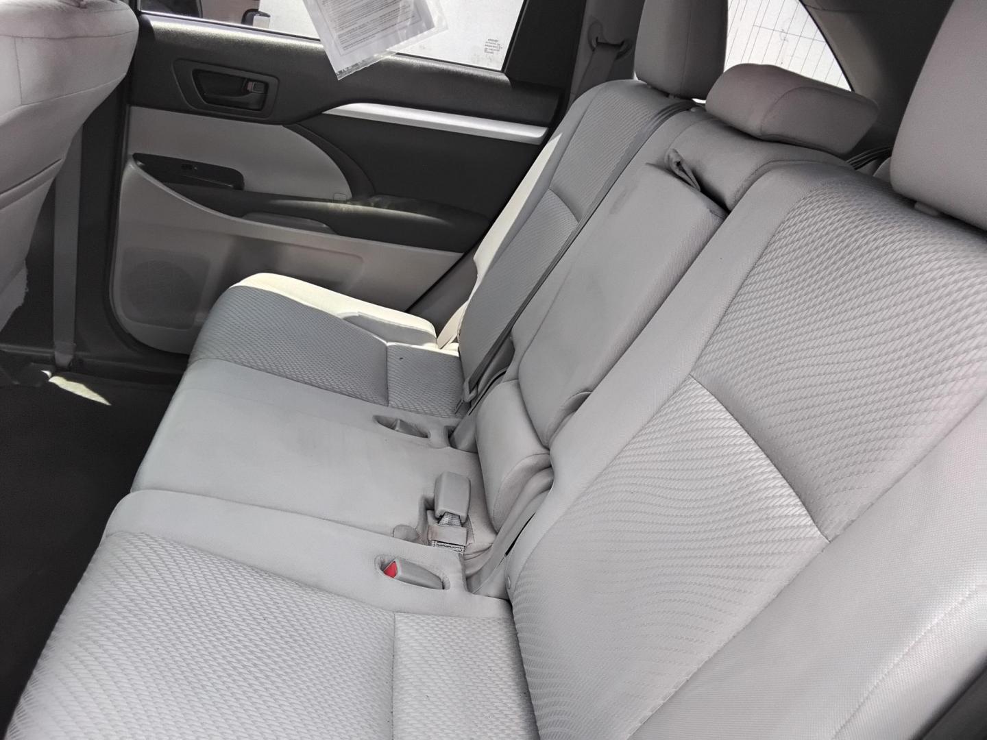 2015 SILVER /Grey Toyota Highlander LE FWD I4 (5TDZARFH8FS) with an 2.7L L4 DOHC 16V engine, 6-Speed Automatic transmission, located at 6112 N Florida Avenue, Tampa, FL, 33604, (888) 521-5131, 27.954929, -82.459534 - $499 down plus tax & tag.- Photo#21