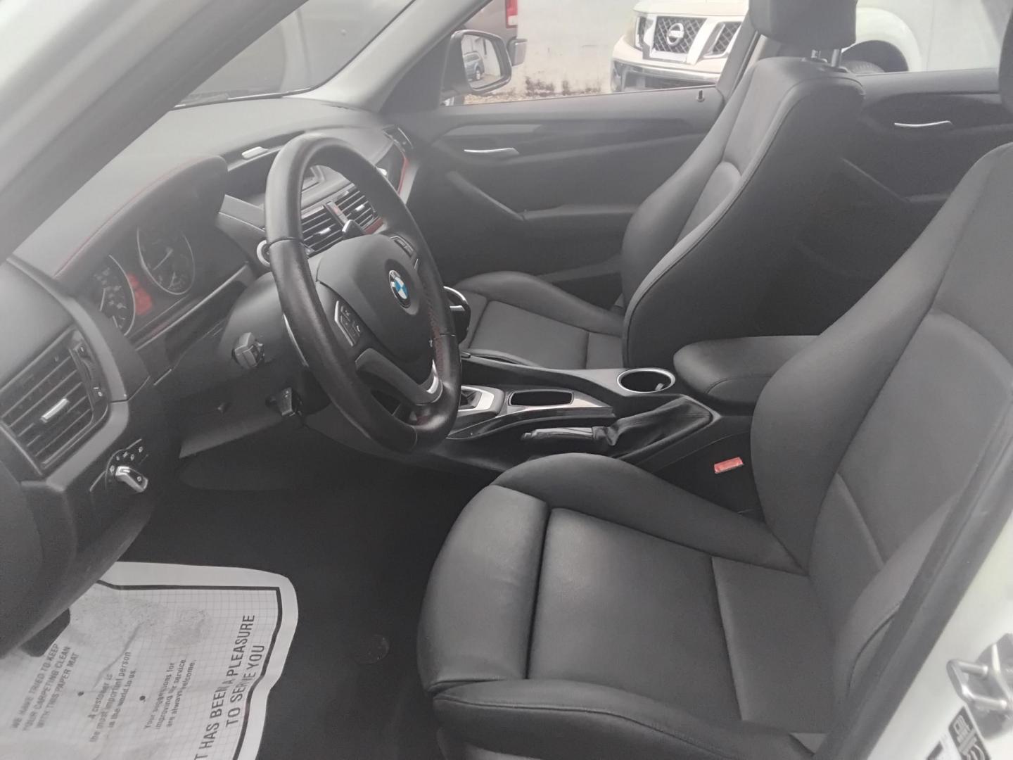 2015 White /Black BMW X1 sDrive28i (WBAVM1C58FV) with an 2.0L L4 DOHC 16V engine, 8-Speed Automatic transmission, located at 6112 N Florida Avenue, Tampa, FL, 33604, (888) 521-5131, 27.954929, -82.459534 - $499 down plus tax & tag. - Photo#6