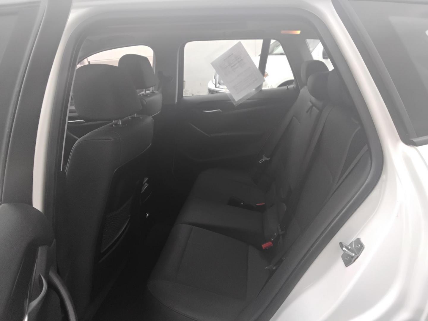 2015 White /Black BMW X1 sDrive28i (WBAVM1C58FV) with an 2.0L L4 DOHC 16V engine, 8-Speed Automatic transmission, located at 6112 N Florida Avenue, Tampa, FL, 33604, (888) 521-5131, 27.954929, -82.459534 - $499 down plus tax & tag. - Photo#7