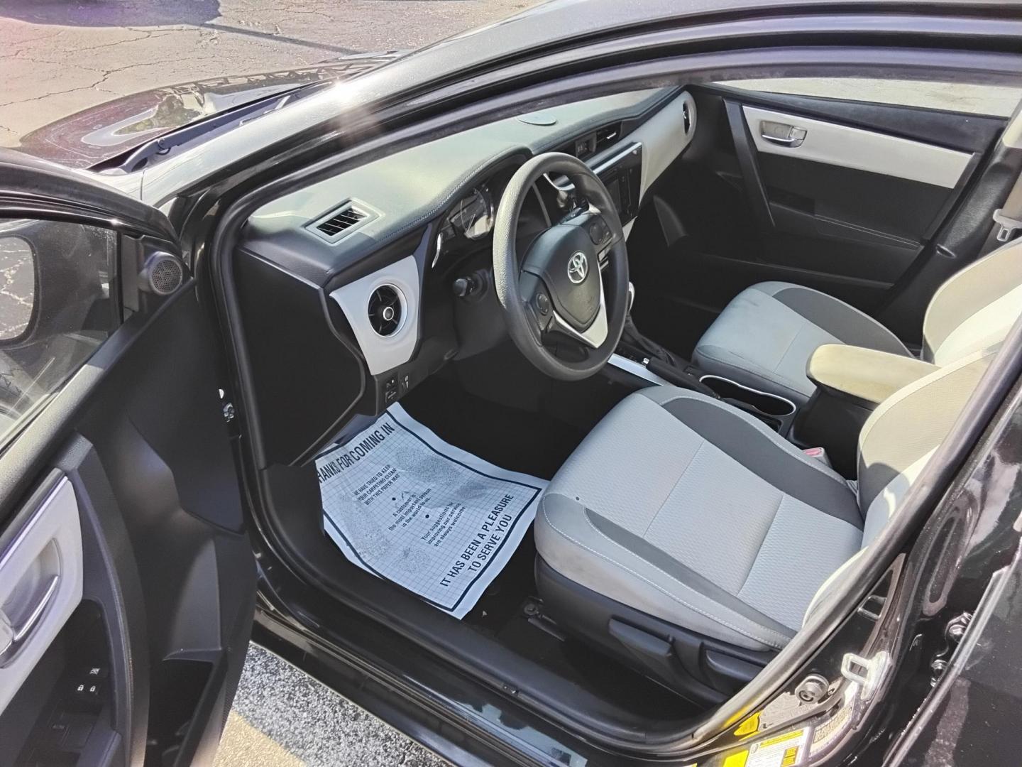 2019 BLACK /White Toyota Corolla SE CVT (2T1BURHE4KC) with an 1.8L L4 DOHC 16V engine, CVT transmission, located at 6112 N Florida Avenue, Tampa, FL, 33604, (888) 521-5131, 27.954929, -82.459534 - $499 DOWN PLUS TAX & TAG- Photo#9