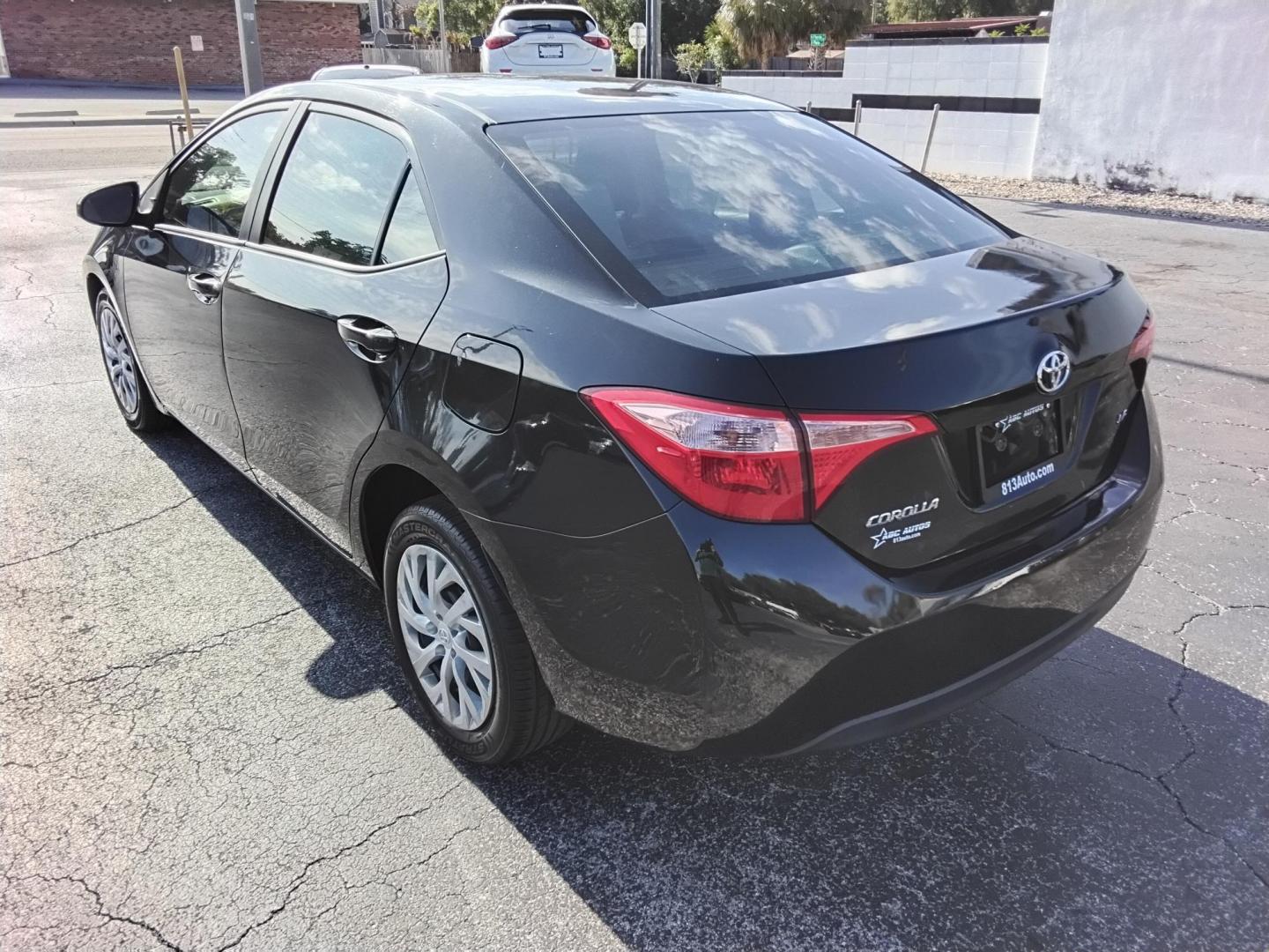 2019 BLACK /White Toyota Corolla SE CVT (2T1BURHE4KC) with an 1.8L L4 DOHC 16V engine, CVT transmission, located at 6112 N Florida Avenue, Tampa, FL, 33604, (888) 521-5131, 27.954929, -82.459534 - $499 DOWN PLUS TAX & TAG- Photo#5