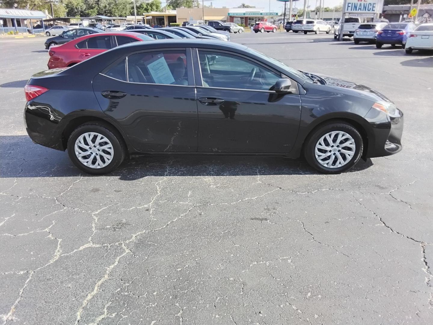 2019 BLACK /White Toyota Corolla SE CVT (2T1BURHE4KC) with an 1.8L L4 DOHC 16V engine, CVT transmission, located at 6112 N Florida Avenue, Tampa, FL, 33604, (888) 521-5131, 27.954929, -82.459534 - $499 DOWN PLUS TAX & TAG- Photo#3
