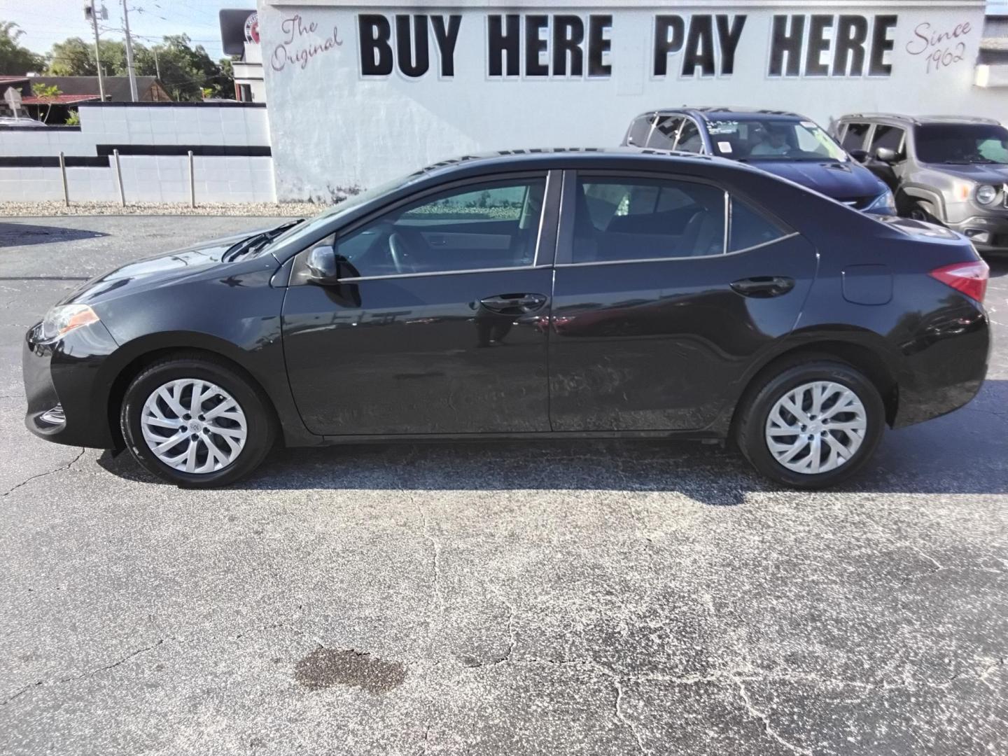 2019 BLACK /White Toyota Corolla SE CVT (2T1BURHE4KC) with an 1.8L L4 DOHC 16V engine, CVT transmission, located at 6112 N Florida Avenue, Tampa, FL, 33604, (888) 521-5131, 27.954929, -82.459534 - $499 DOWN PLUS TAX & TAG- Photo#0