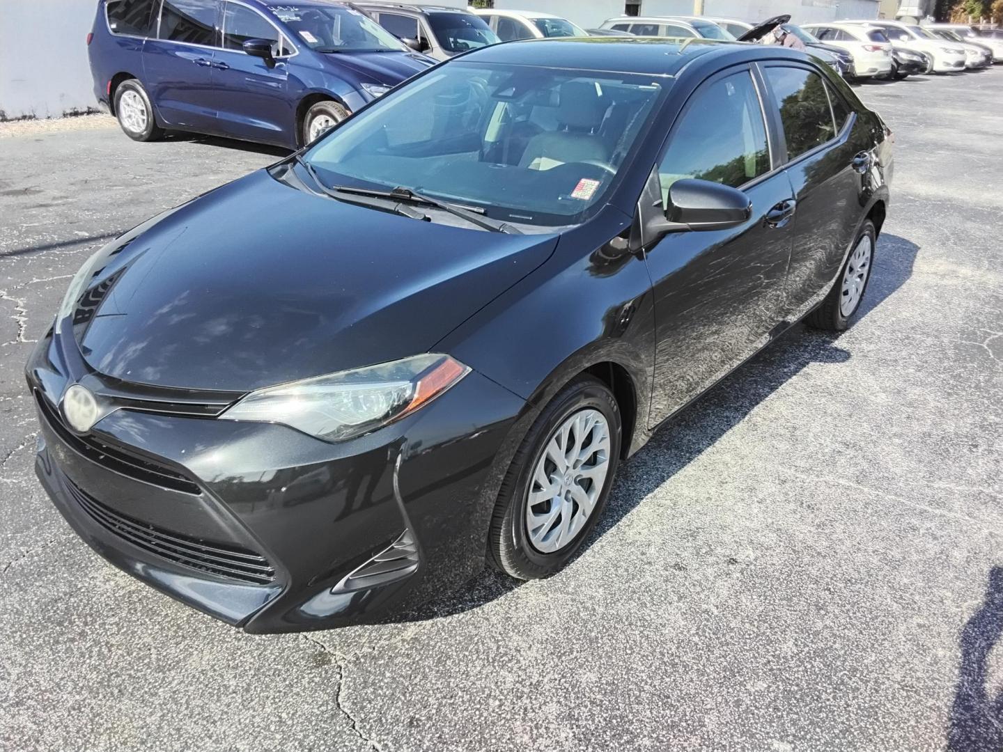 2019 BLACK /White Toyota Corolla SE CVT (2T1BURHE4KC) with an 1.8L L4 DOHC 16V engine, CVT transmission, located at 6112 N Florida Avenue, Tampa, FL, 33604, (888) 521-5131, 27.954929, -82.459534 - $499 DOWN PLUS TAX & TAG- Photo#4