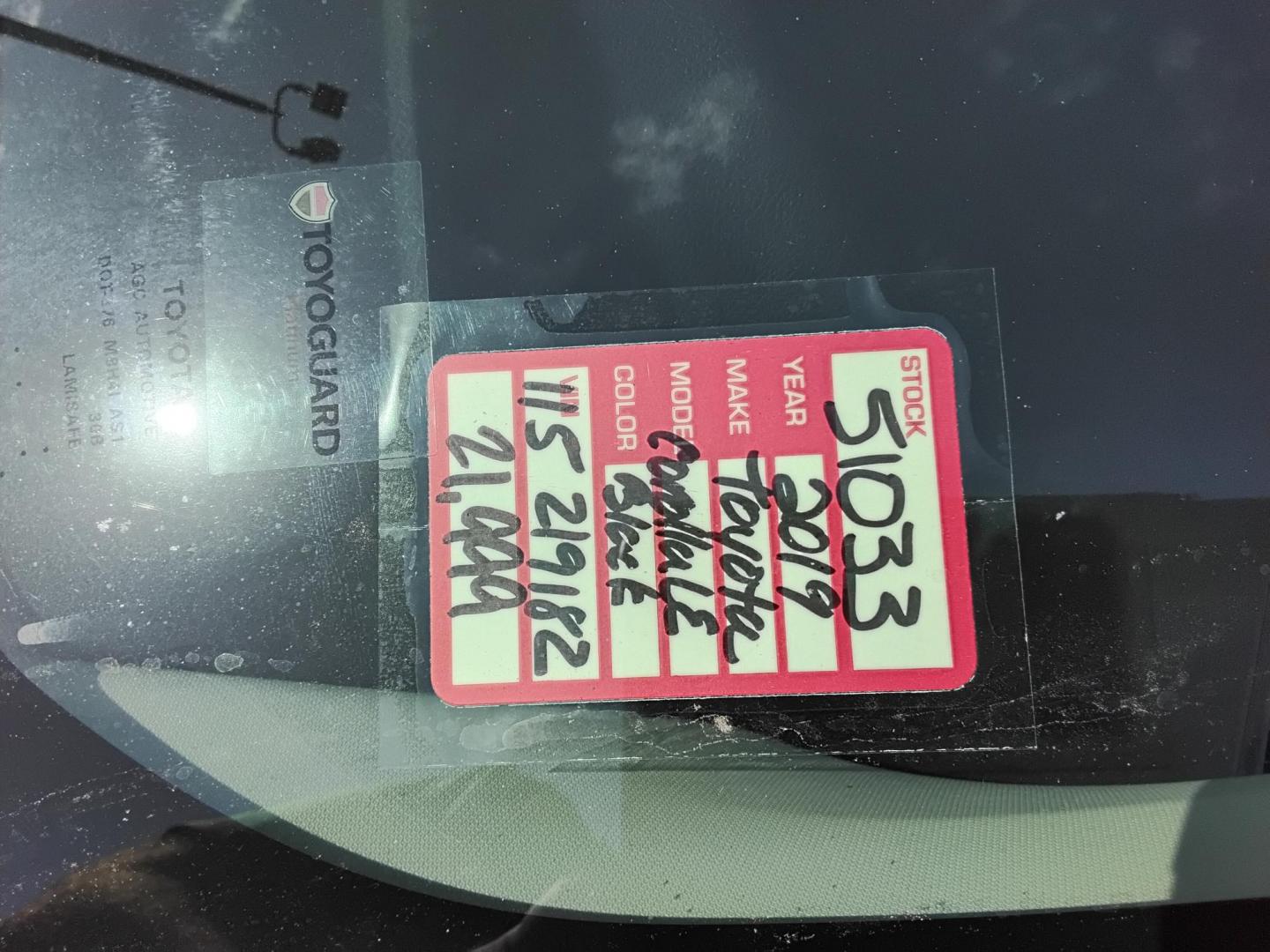 2019 BLACK /White Toyota Corolla SE CVT (2T1BURHE4KC) with an 1.8L L4 DOHC 16V engine, CVT transmission, located at 6112 N Florida Avenue, Tampa, FL, 33604, (888) 521-5131, 27.954929, -82.459534 - $499 DOWN PLUS TAX & TAG- Photo#13