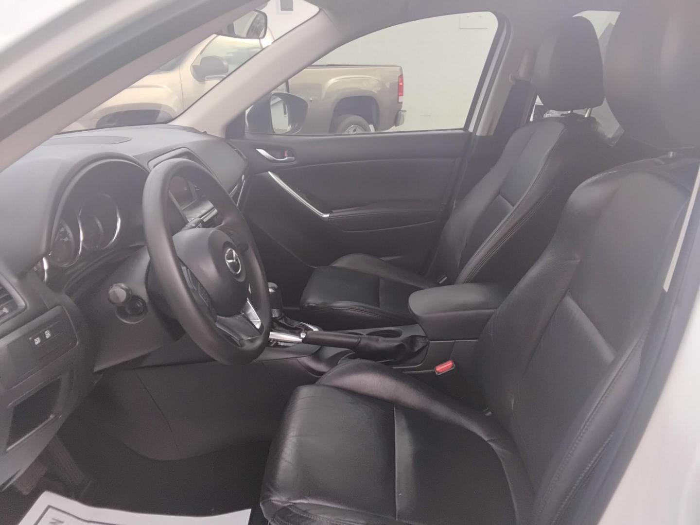 2014 White /Black Mazda CX-5 Sport AT (JM3KE2BE0E0) with an 2.5L L4 DOHC 16V engine, 6-Speed Automatic transmission, located at 6112 N Florida Avenue, Tampa, FL, 33604, (888) 521-5131, 27.954929, -82.459534 - $499 down plus tax & tag. - Photo#5