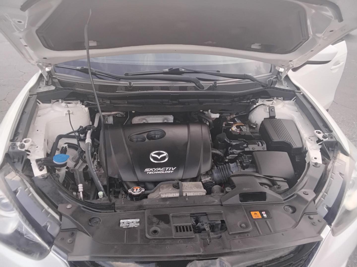 2014 White /Black Mazda CX-5 Sport AT (JM3KE2BE0E0) with an 2.5L L4 DOHC 16V engine, 6-Speed Automatic transmission, located at 6112 N Florida Avenue, Tampa, FL, 33604, (888) 521-5131, 27.954929, -82.459534 - $499 down plus tax & tag. - Photo#8