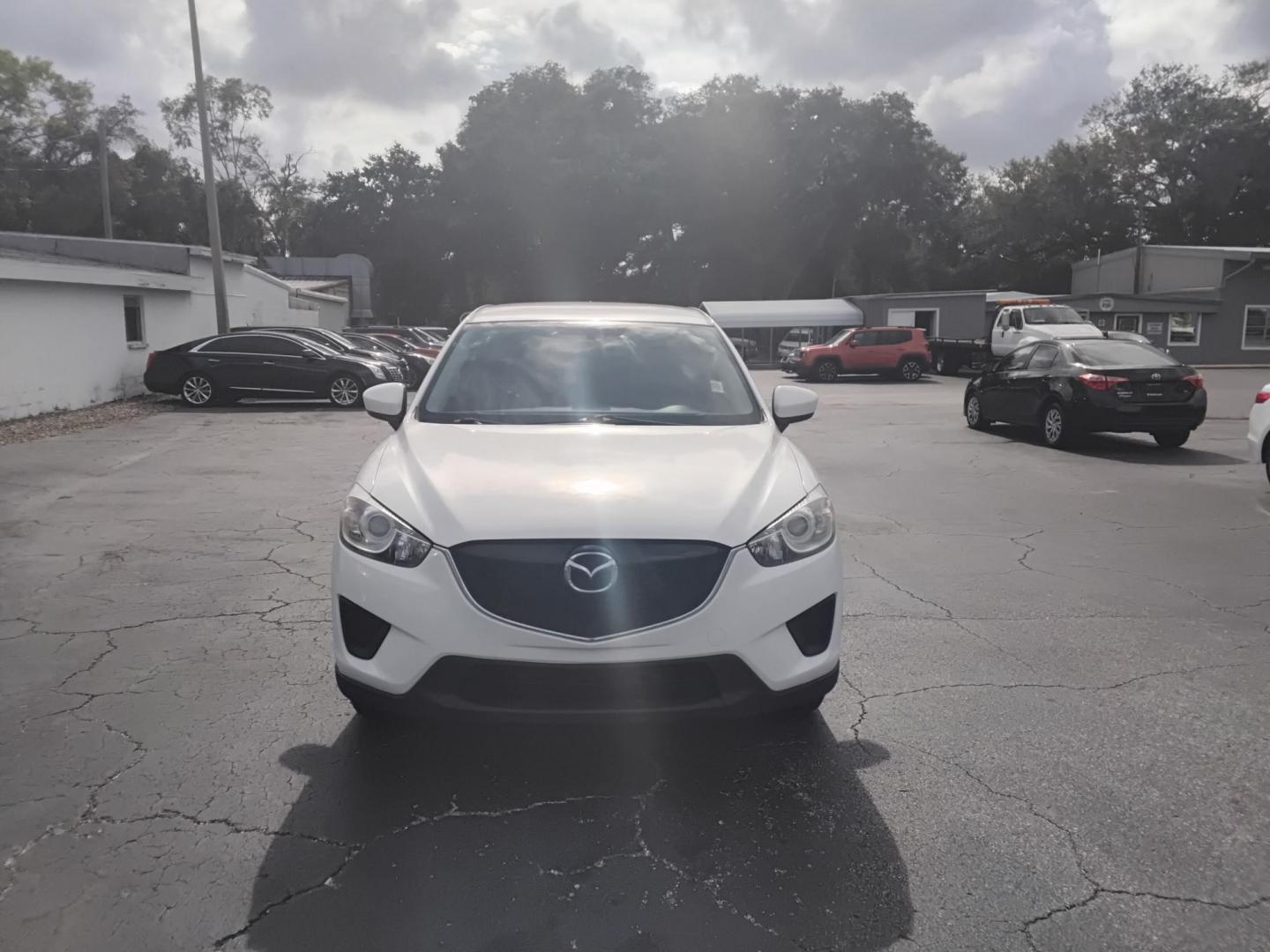 2014 White /Black Mazda CX-5 Sport AT (JM3KE2BE0E0) with an 2.5L L4 DOHC 16V engine, 6-Speed Automatic transmission, located at 6112 N Florida Avenue, Tampa, FL, 33604, (888) 521-5131, 27.954929, -82.459534 - $499 down plus tax & tag. - Photo#1