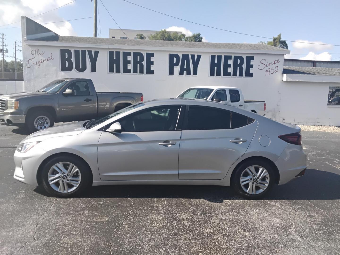 2020 SILVER /Beige Hyundai Elantra Limited (5NPD84LF7LH) with an 1.8L L4 DOHC 16V engine, 6A transmission, located at 6112 N Florida Avenue, Tampa, FL, 33604, (888) 521-5131, 27.954929, -82.459534 - $499 DOWN PLUS TAX & TAG.- Photo#0