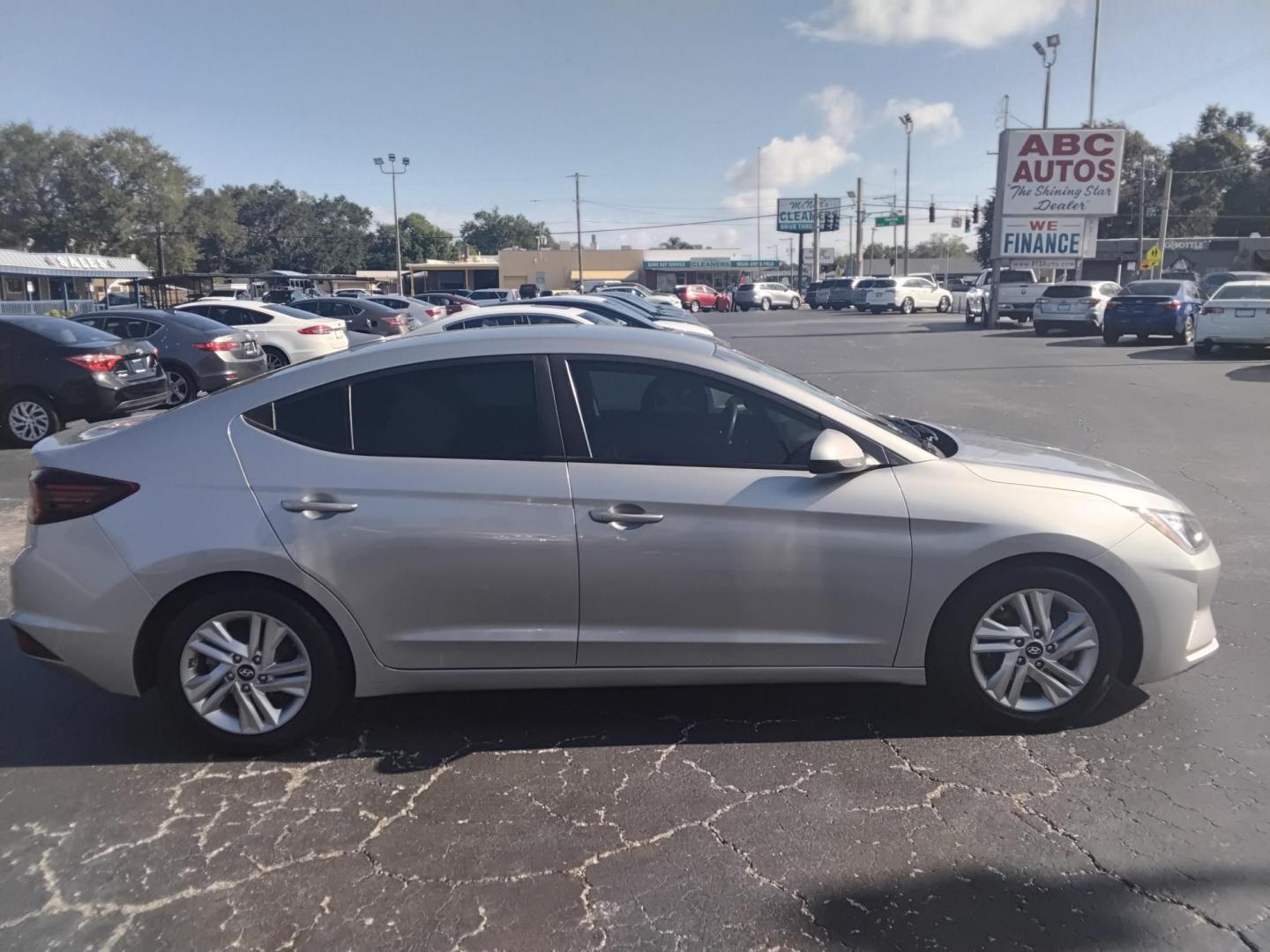 2020 SILVER /Beige Hyundai Elantra Limited (5NPD84LF7LH) with an 1.8L L4 DOHC 16V engine, 6A transmission, located at 6112 N Florida Avenue, Tampa, FL, 33604, (888) 521-5131, 27.954929, -82.459534 - $499 DOWN PLUS TAX & TAG.- Photo#2