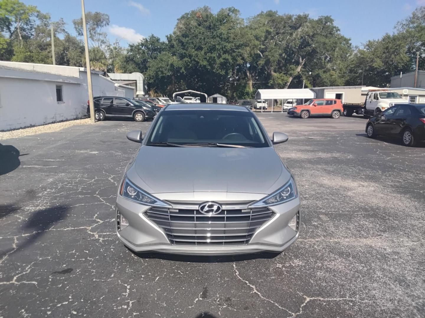 2020 SILVER /Beige Hyundai Elantra Limited (5NPD84LF7LH) with an 1.8L L4 DOHC 16V engine, 6A transmission, located at 6112 N Florida Avenue, Tampa, FL, 33604, (888) 521-5131, 27.954929, -82.459534 - $499 DOWN PLUS TAX & TAG.- Photo#1