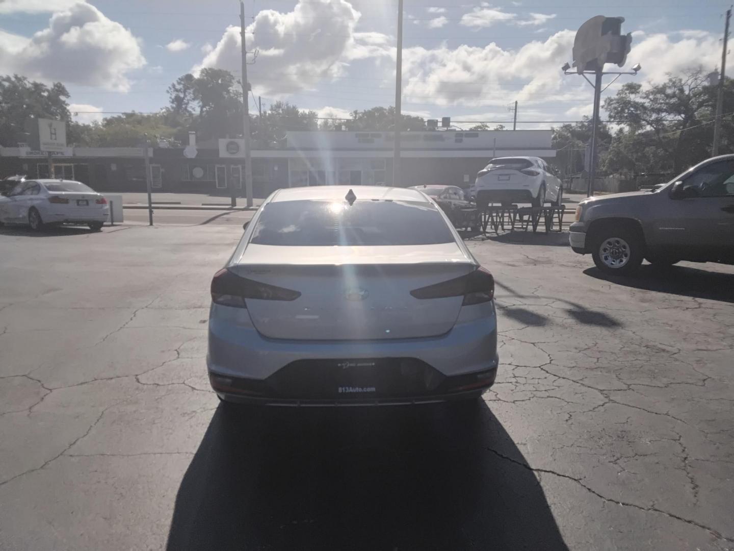 2020 SILVER /Beige Hyundai Elantra Limited (5NPD84LF7LH) with an 1.8L L4 DOHC 16V engine, 6A transmission, located at 6112 N Florida Avenue, Tampa, FL, 33604, (888) 521-5131, 27.954929, -82.459534 - $499 DOWN PLUS TAX & TAG.- Photo#3