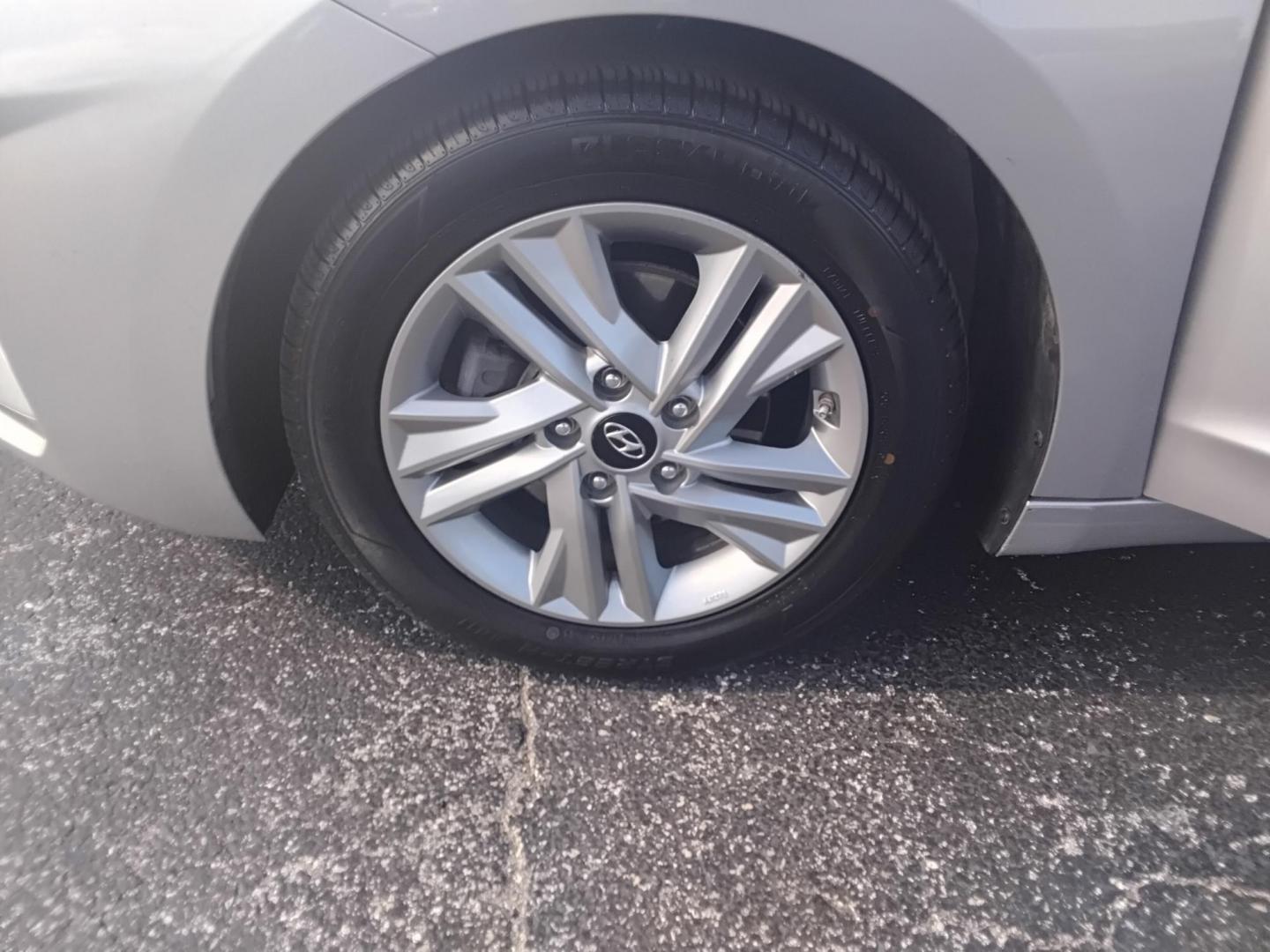 2020 SILVER /Beige Hyundai Elantra Limited (5NPD84LF7LH) with an 1.8L L4 DOHC 16V engine, 6A transmission, located at 6112 N Florida Avenue, Tampa, FL, 33604, (888) 521-5131, 27.954929, -82.459534 - $499 DOWN PLUS TAX & TAG.- Photo#8