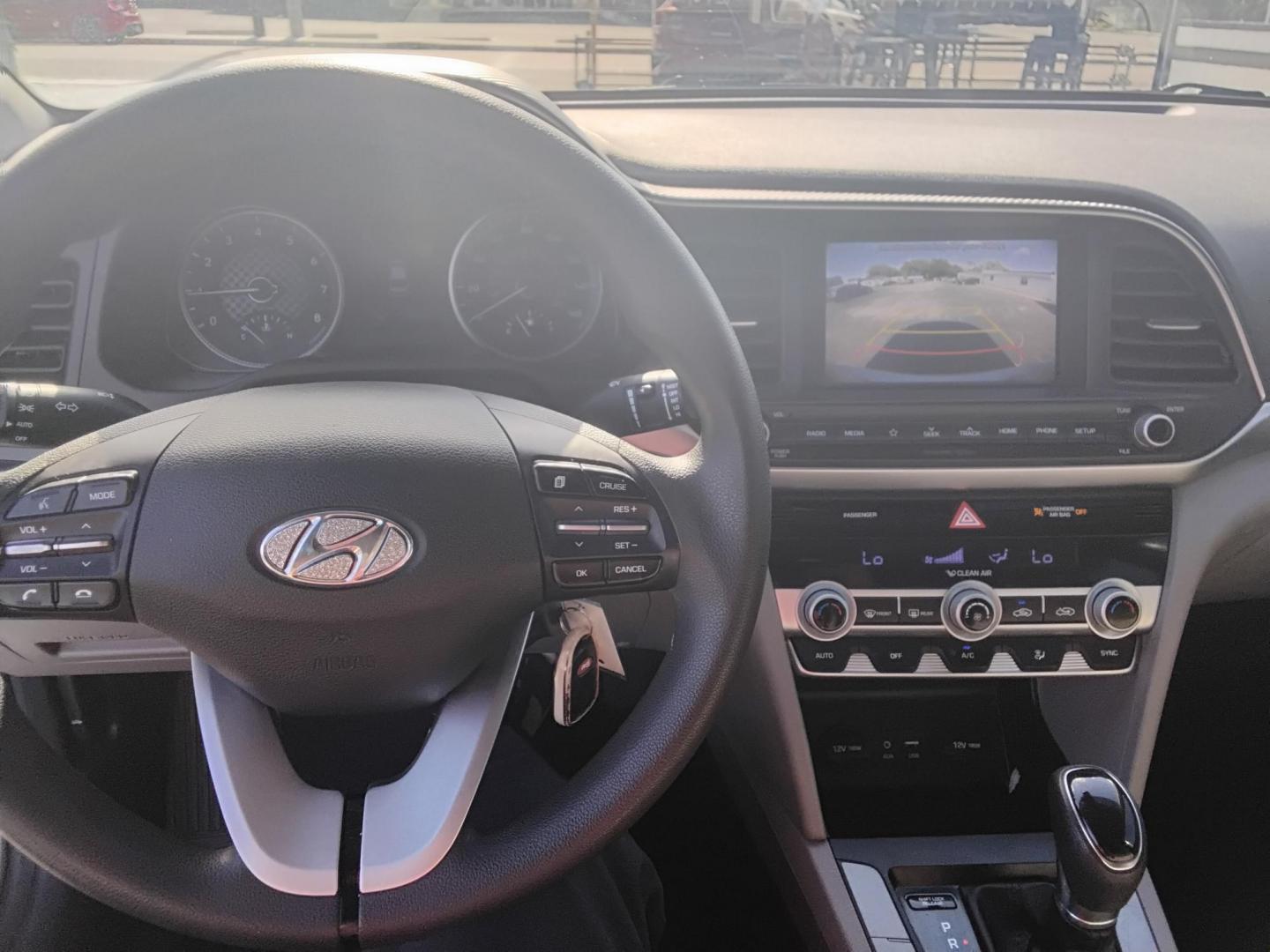 2020 SILVER /Beige Hyundai Elantra Limited (5NPD84LF7LH) with an 1.8L L4 DOHC 16V engine, 6A transmission, located at 6112 N Florida Avenue, Tampa, FL, 33604, (888) 521-5131, 27.954929, -82.459534 - $499 DOWN PLUS TAX & TAG.- Photo#5
