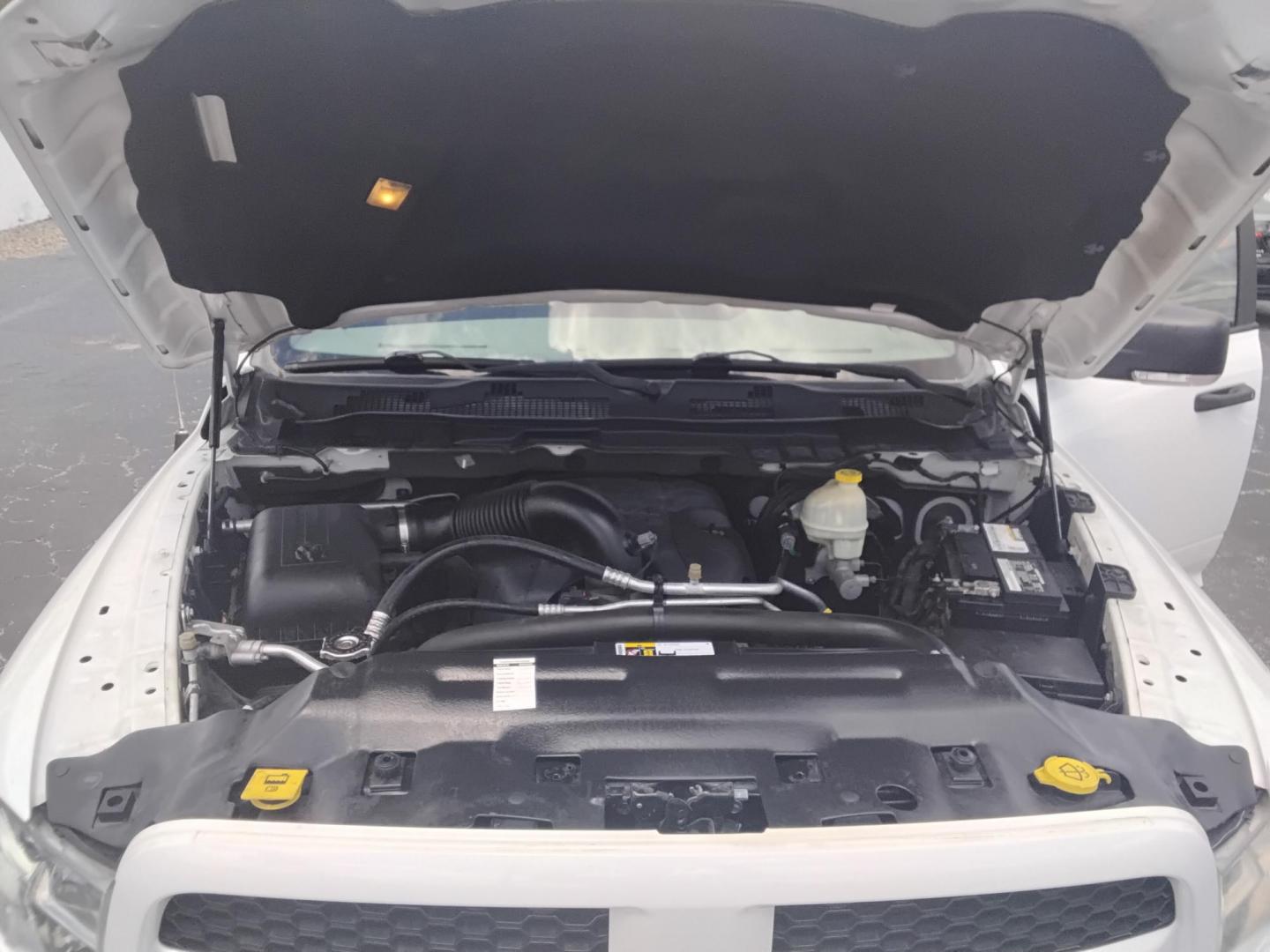 2015 White /Grey RAM 1500 SLT Crew Cab SWB 2WD (1C6RR6LTXFS) with an 5.7L V8 OHV 16V engine, 6-Speed Automatic transmission, located at 6112 N Florida Avenue, Tampa, FL, 33604, (888) 521-5131, 27.954929, -82.459534 - $499 DOWN PLUS TAX & TAG. - Photo#9