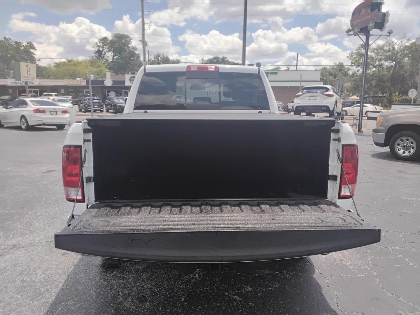 2015 White /Grey RAM 1500 SLT Crew Cab SWB 2WD (1C6RR6LTXFS) with an 5.7L V8 OHV 16V engine, 6-Speed Automatic transmission, located at 6112 N Florida Avenue, Tampa, FL, 33604, (888) 521-5131, 27.954929, -82.459534 - $499 DOWN PLUS TAX & TAG. - Photo#4