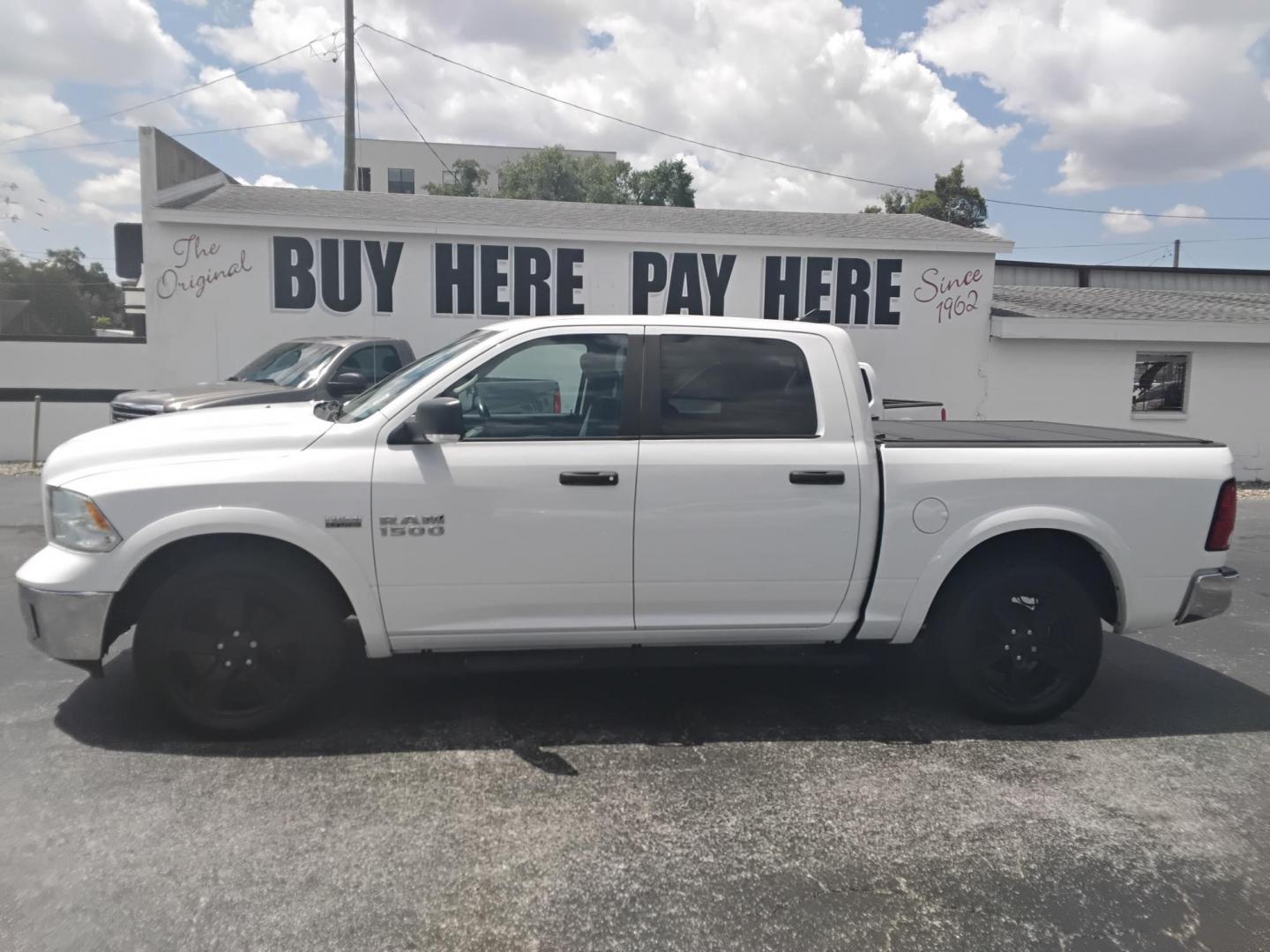 2015 White /Grey RAM 1500 SLT Crew Cab SWB 2WD (1C6RR6LTXFS) with an 5.7L V8 OHV 16V engine, 6-Speed Automatic transmission, located at 6112 N Florida Avenue, Tampa, FL, 33604, (888) 521-5131, 27.954929, -82.459534 - $499 DOWN PLUS TAX & TAG. - Photo#0