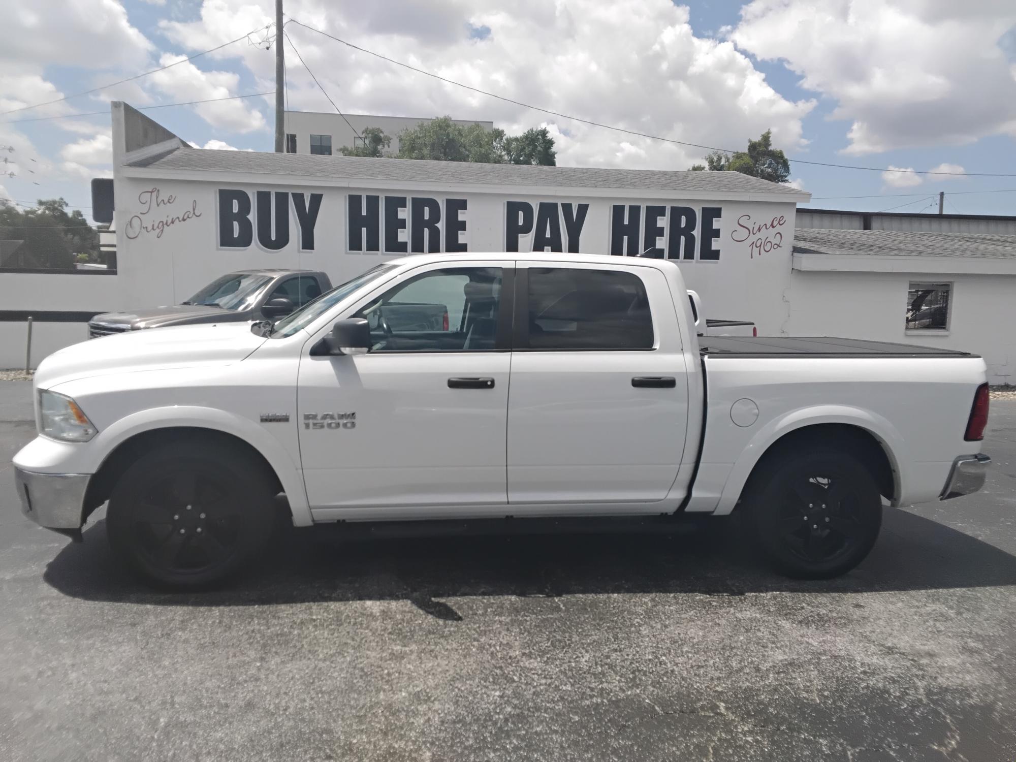 photo of 2015 RAM 1500 SLT Crew Cab SWB 2WD