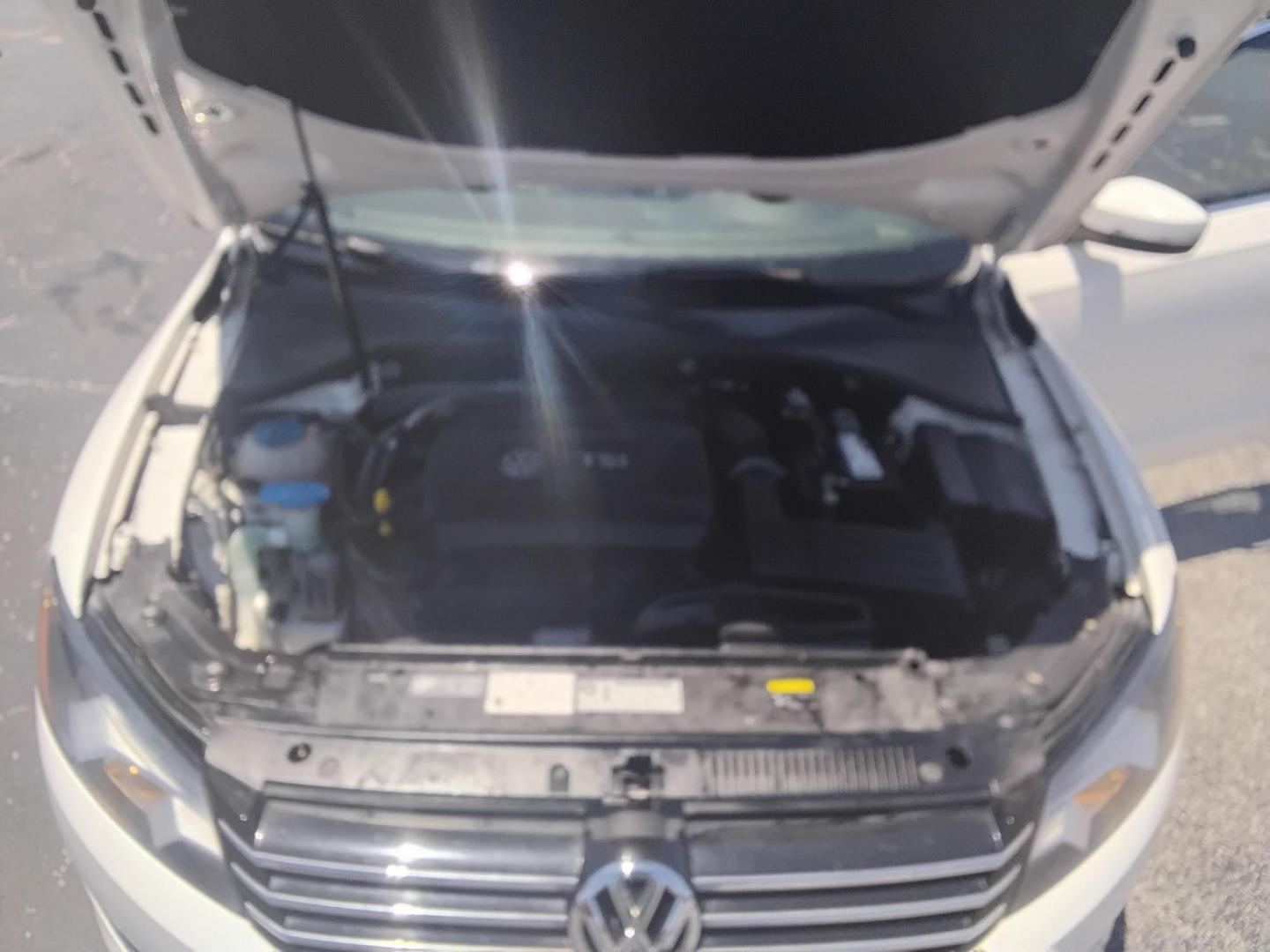 2014 White /BLACK Volkswagen Passat 1.8T SE AT (1VWBS7A38EC) with an 1.8L L4 TURBO DIESEL engine, 6-Speed Automatic transmission, located at 6112 N Florida Avenue, Tampa, FL, 33604, (888) 521-5131, 27.954929, -82.459534 - $499 DOWN PLUS TAX & TAG. - Photo#9