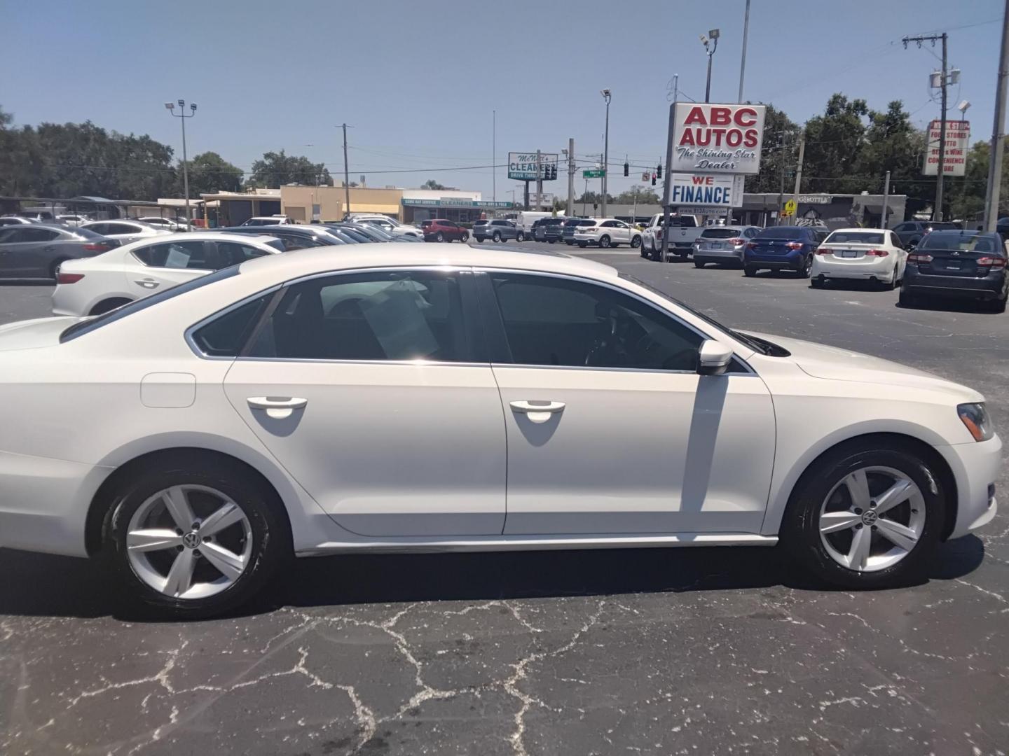 2014 White /BLACK Volkswagen Passat 1.8T SE AT (1VWBS7A38EC) with an 1.8L L4 TURBO DIESEL engine, 6-Speed Automatic transmission, located at 6112 N Florida Avenue, Tampa, FL, 33604, (888) 521-5131, 27.954929, -82.459534 - $499 DOWN PLUS TAX & TAG. - Photo#2