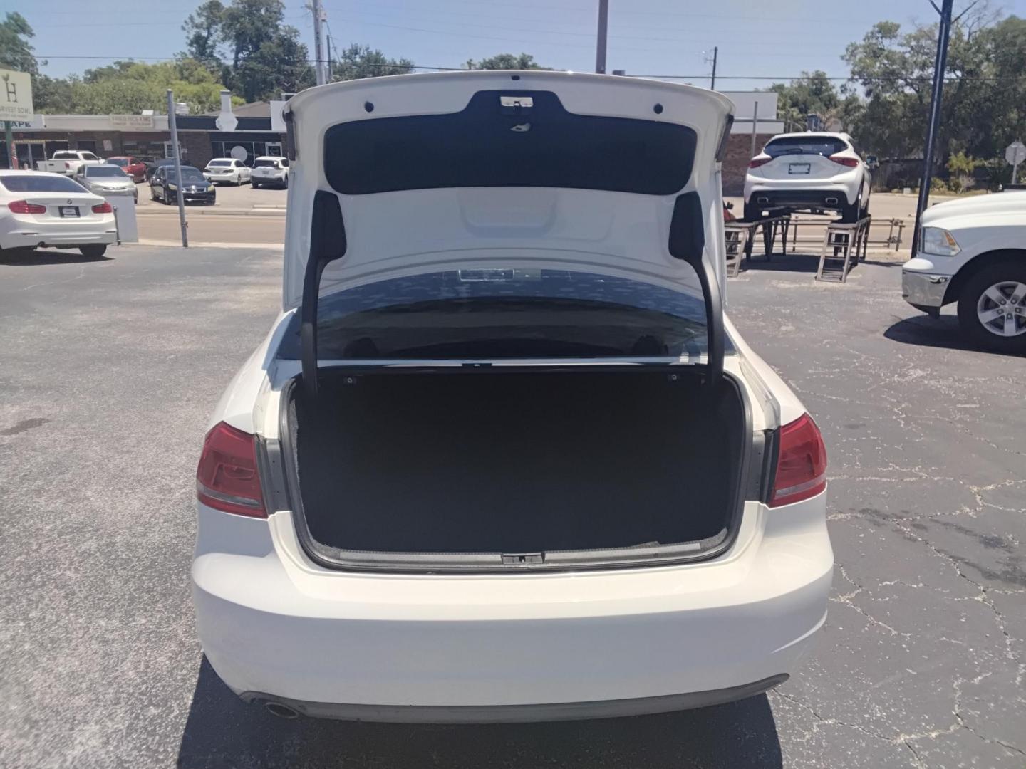 2014 White /BLACK Volkswagen Passat 1.8T SE AT (1VWBS7A38EC) with an 1.8L L4 TURBO DIESEL engine, 6-Speed Automatic transmission, located at 6112 N Florida Avenue, Tampa, FL, 33604, (888) 521-5131, 27.954929, -82.459534 - $499 DOWN PLUS TAX & TAG. - Photo#4