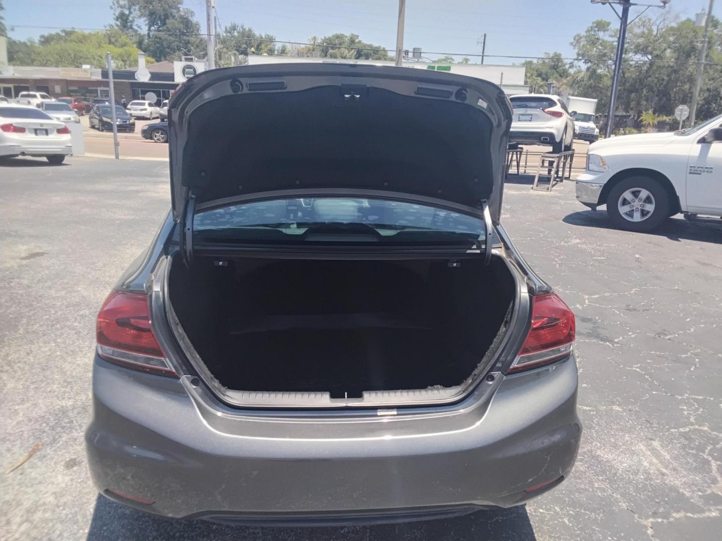 2013 GRAY /Beige Honda Civic EX Sedan 5-Speed AT (19XFB2F88DE) with an 1.8L L4 SOHC 16V engine, 5-Speed Automatic transmission, located at 6112 N Florida Avenue, Tampa, FL, 33604, (888) 521-5131, 27.954929, -82.459534 - $499 DOWN PLUS TAX & TAG.- Photo#4