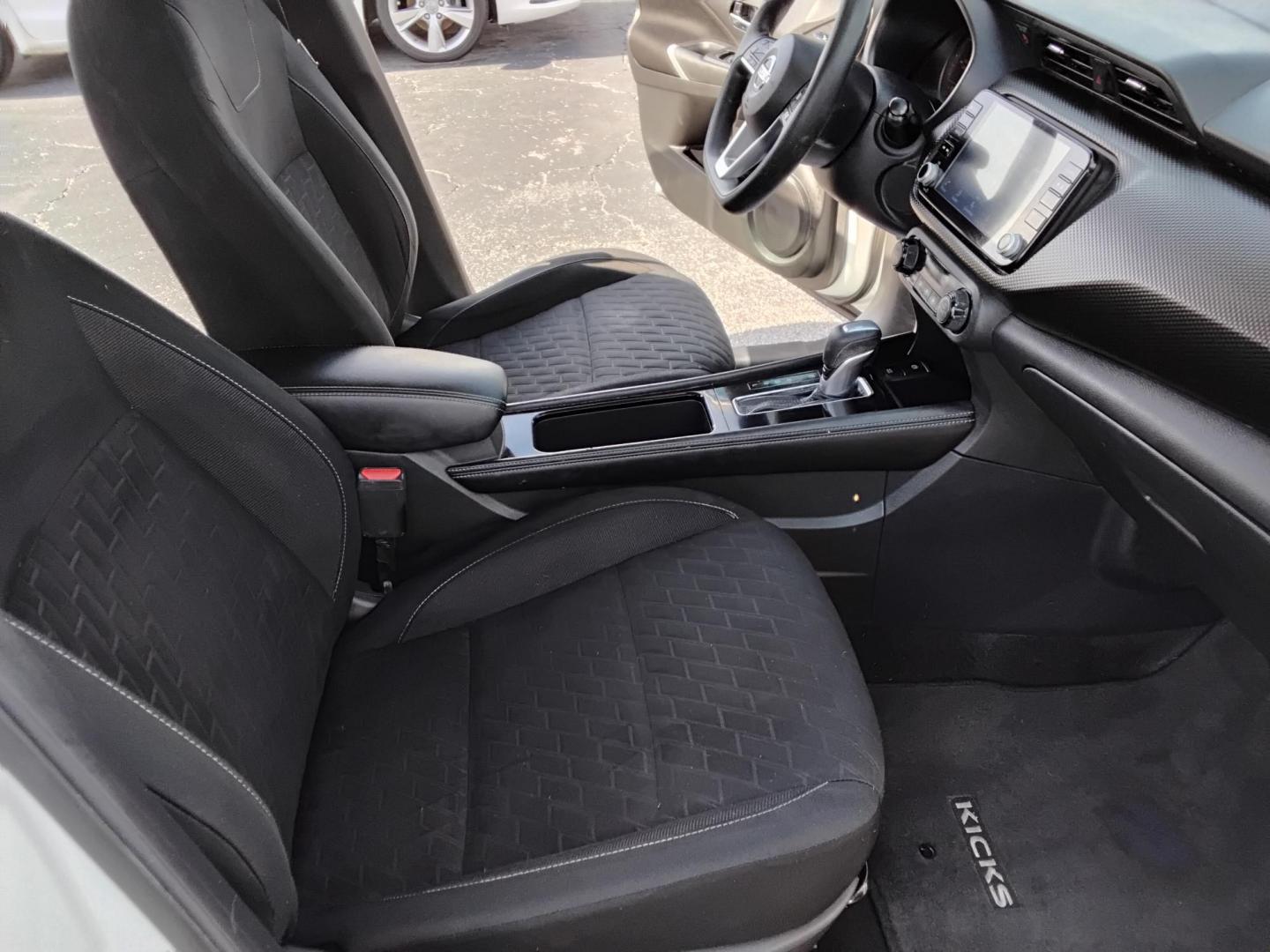 2021 White /Grey Nissan Kicks SV (3N1CP5CV8ML) with an 1.6L L4 engine, CVT transmission, located at 6112 N Florida Avenue, Tampa, FL, 33604, (888) 521-5131, 27.954929, -82.459534 - $499 DOWN PLUS TAX TAG. - Photo#9