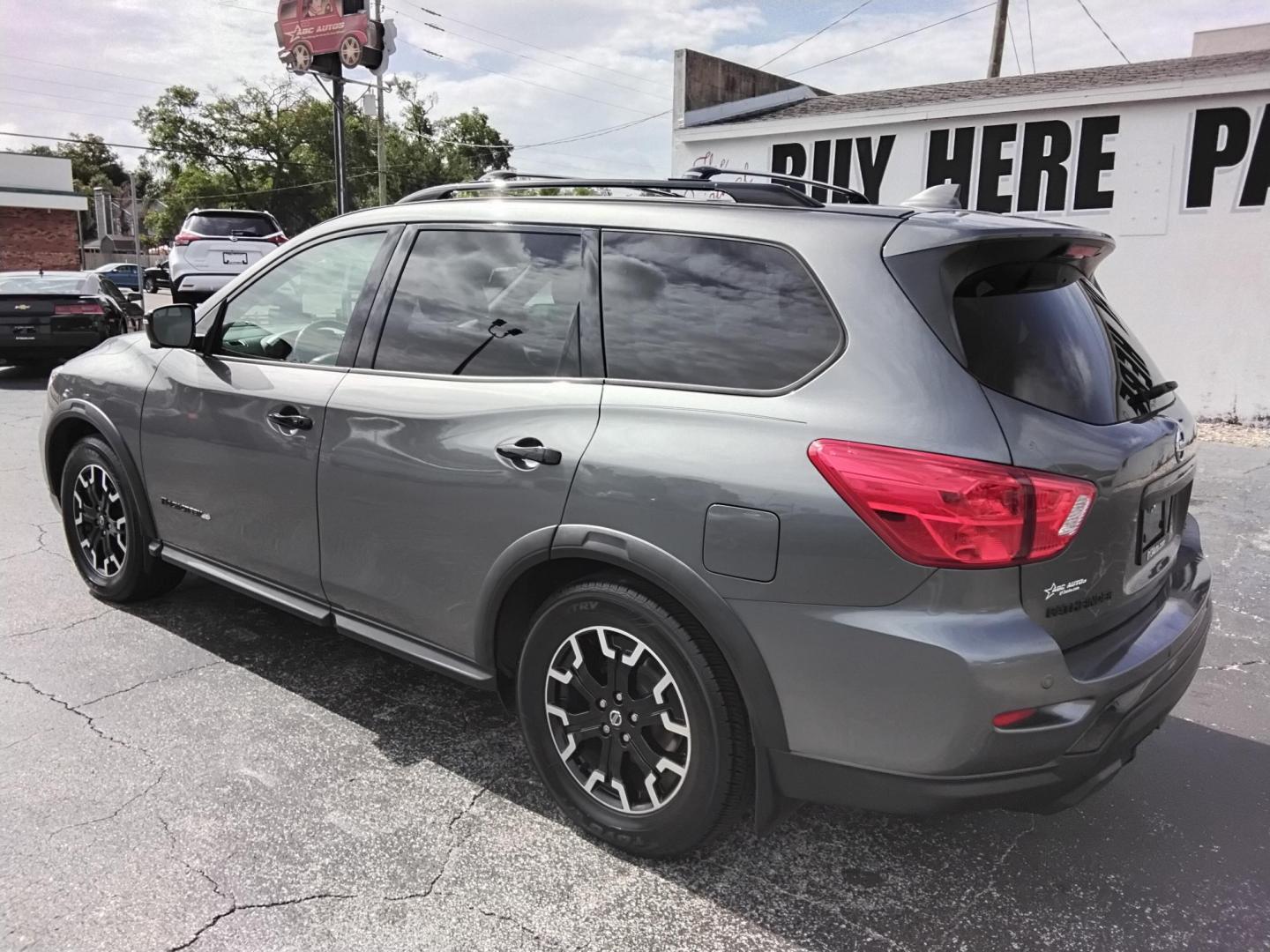 2019 GRAY /Grey Nissan Pathfinder Platinum 2WD (5N1DR2MN6KC) with an 3.5L V6 DOHC 24V engine, CVT transmission, located at 6112 N Florida Avenue, Tampa, FL, 33604, (888) 521-5131, 27.954929, -82.459534 - $499 DOWN PLUS TAX & TAG.- Photo#7
