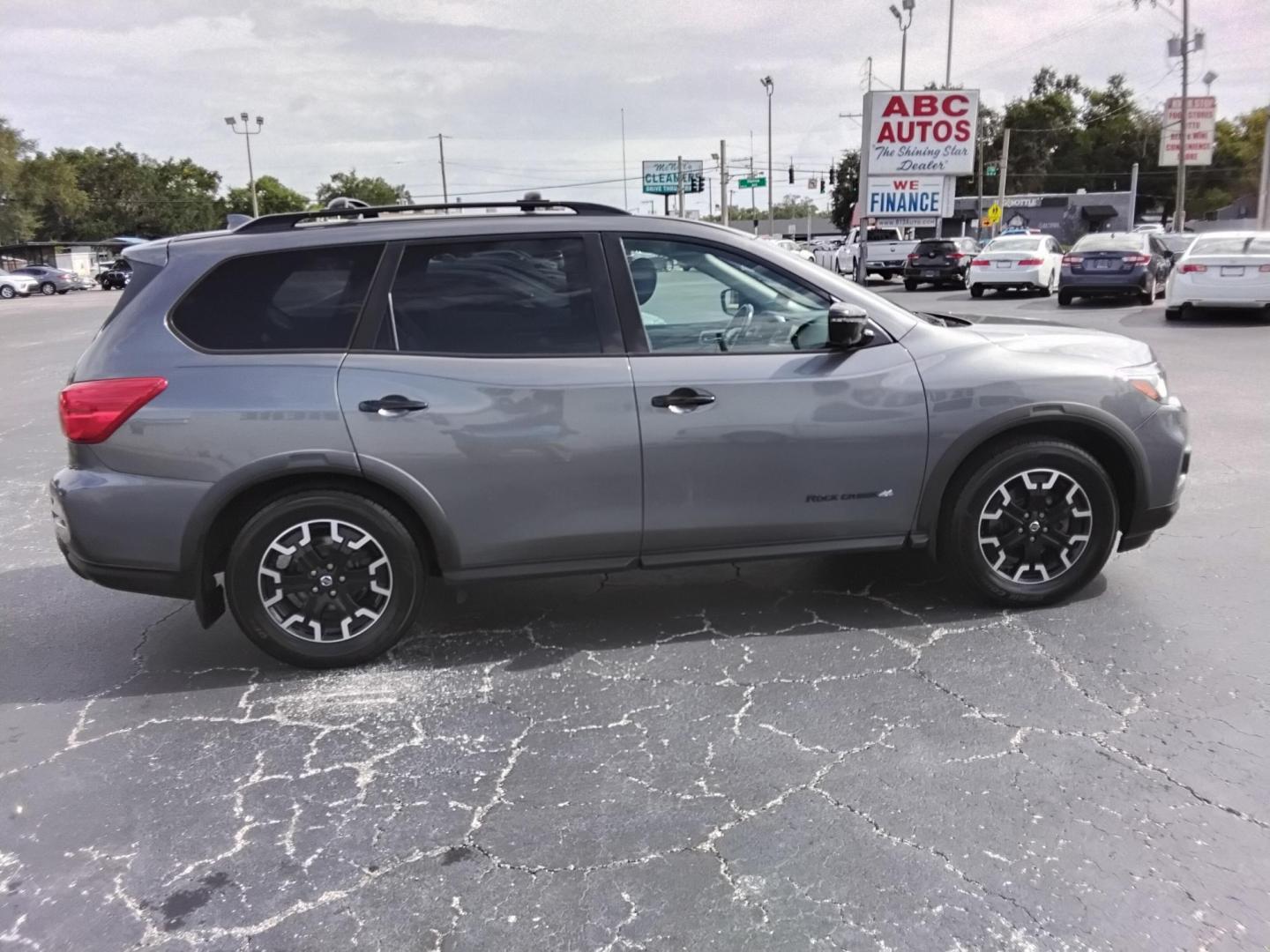2019 GRAY /Grey Nissan Pathfinder Platinum 2WD (5N1DR2MN6KC) with an 3.5L V6 DOHC 24V engine, CVT transmission, located at 6112 N Florida Avenue, Tampa, FL, 33604, (888) 521-5131, 27.954929, -82.459534 - $499 DOWN PLUS TAX & TAG. - Photo#5