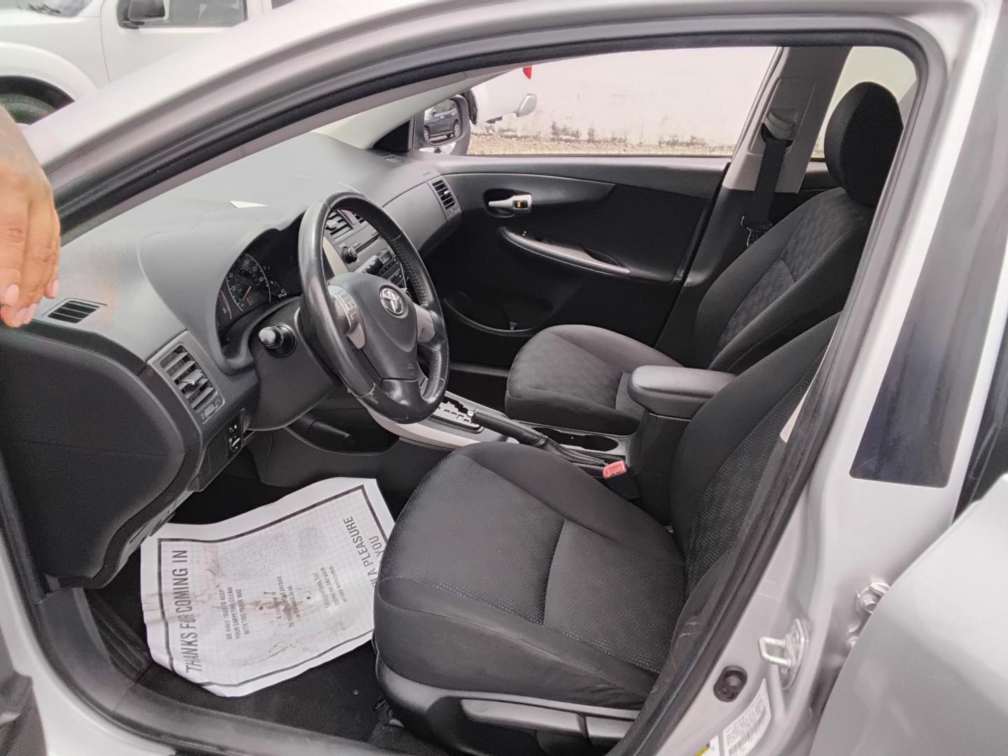 2009 SILVER /Grey Toyota Corolla Base 4-Speed AT (1NXBU40E59Z) with an 1.8L L4 DOHC 16V engine, 4-Speed Automatic Overdrive transmission, located at 6112 N Florida Avenue, Tampa, FL, 33604, (888) 521-5131, 27.954929, -82.459534 - $499 down plus tax & tag. - Photo#6