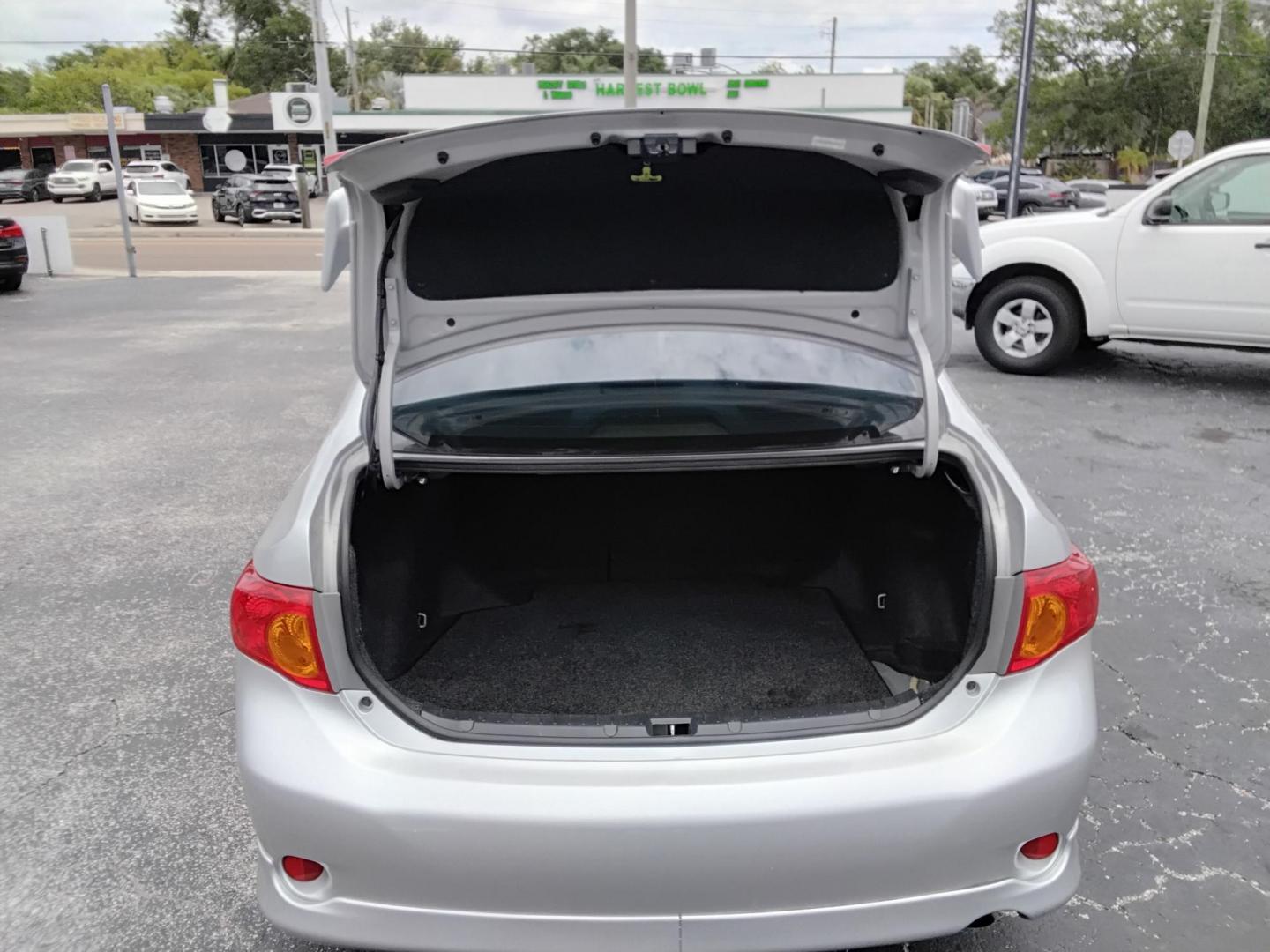 2009 SILVER /Grey Toyota Corolla Base 4-Speed AT (1NXBU40E59Z) with an 1.8L L4 DOHC 16V engine, 4-Speed Automatic Overdrive transmission, located at 6112 N Florida Avenue, Tampa, FL, 33604, (888) 521-5131, 27.954929, -82.459534 - $499 down plus tax & tag. - Photo#3