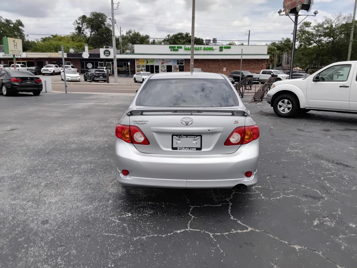 2009 SILVER /Grey Toyota Corolla Base 4-Speed AT (1NXBU40E59Z) with an 1.8L L4 DOHC 16V engine, 4-Speed Automatic Overdrive transmission, located at 6112 N Florida Avenue, Tampa, FL, 33604, (888) 521-5131, 27.954929, -82.459534 - $499 down plus tax & tag. - Photo#4