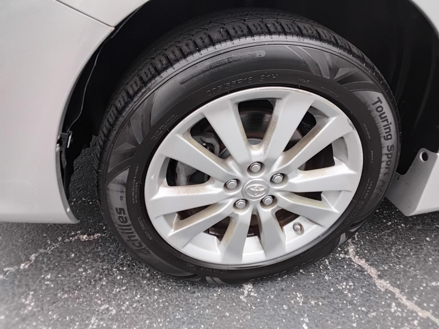2009 SILVER /Grey Toyota Corolla Base 4-Speed AT (1NXBU40E59Z) with an 1.8L L4 DOHC 16V engine, 4-Speed Automatic Overdrive transmission, located at 6112 N Florida Avenue, Tampa, FL, 33604, (888) 521-5131, 27.954929, -82.459534 - $499 down plus tax & tag. - Photo#8