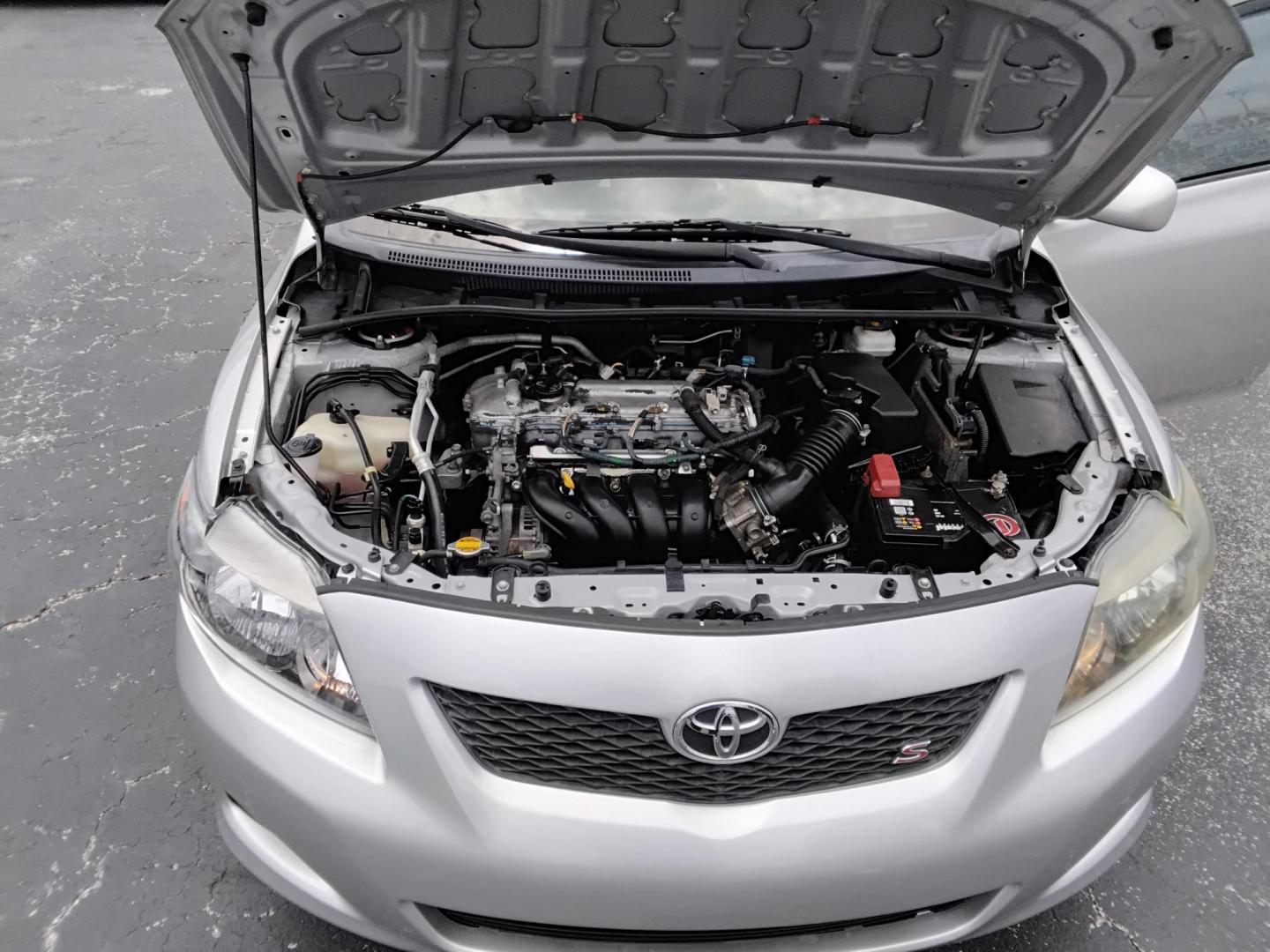 2009 SILVER /Grey Toyota Corolla Base 4-Speed AT (1NXBU40E59Z) with an 1.8L L4 DOHC 16V engine, 4-Speed Automatic Overdrive transmission, located at 6112 N Florida Avenue, Tampa, FL, 33604, (888) 521-5131, 27.954929, -82.459534 - $499 down plus tax & tag. - Photo#9